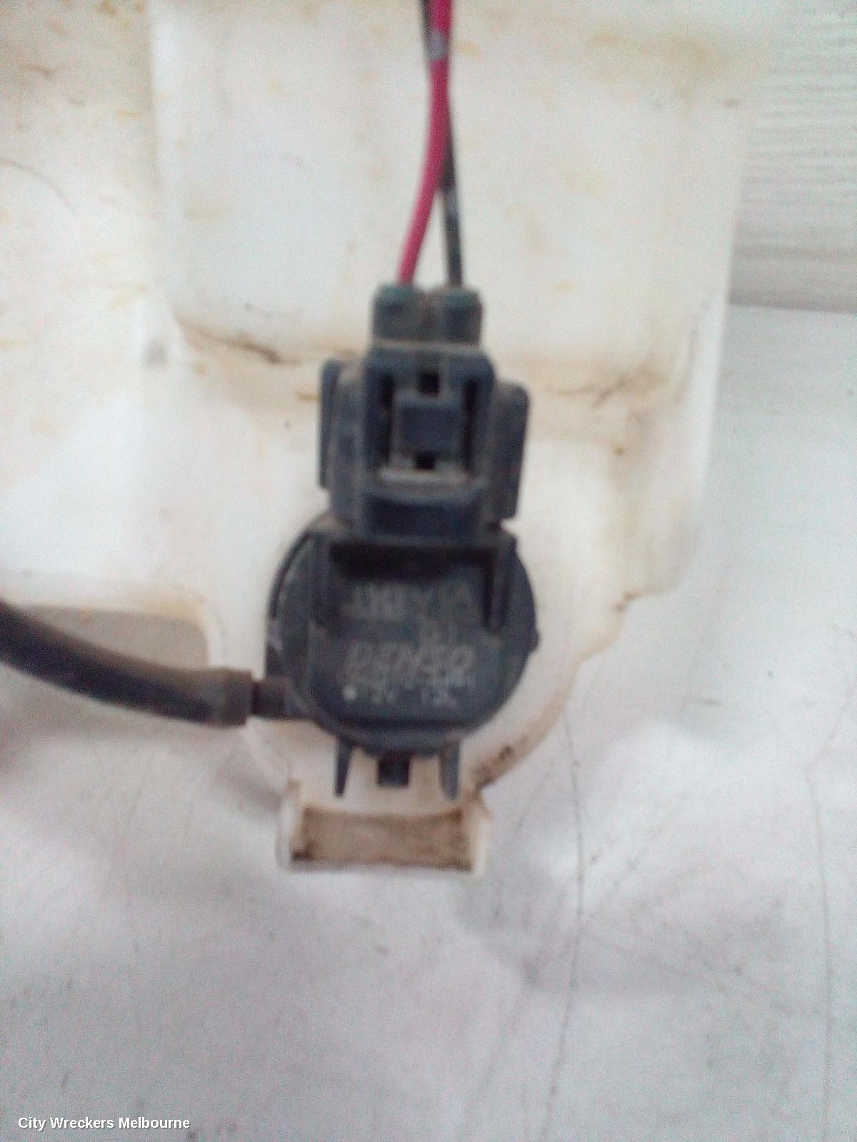 TOYOTA AURION WASHER BOTTLE, GSV40R, NON H/LAMP WASHER TYPE, 10/2006 - 03/2012 - Image 3