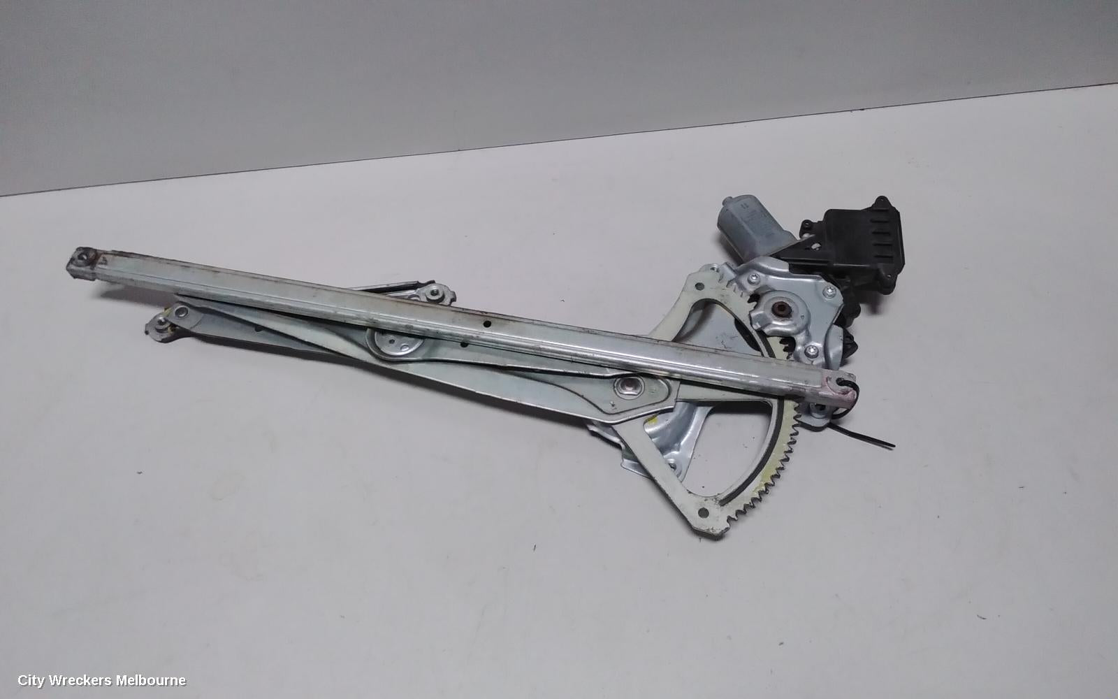 TOYOTA AURION RIGHT FRONT WINDOW REG/MOTOR, POWER, GSV40R, 10/2006 - 03/2012 - Image 2