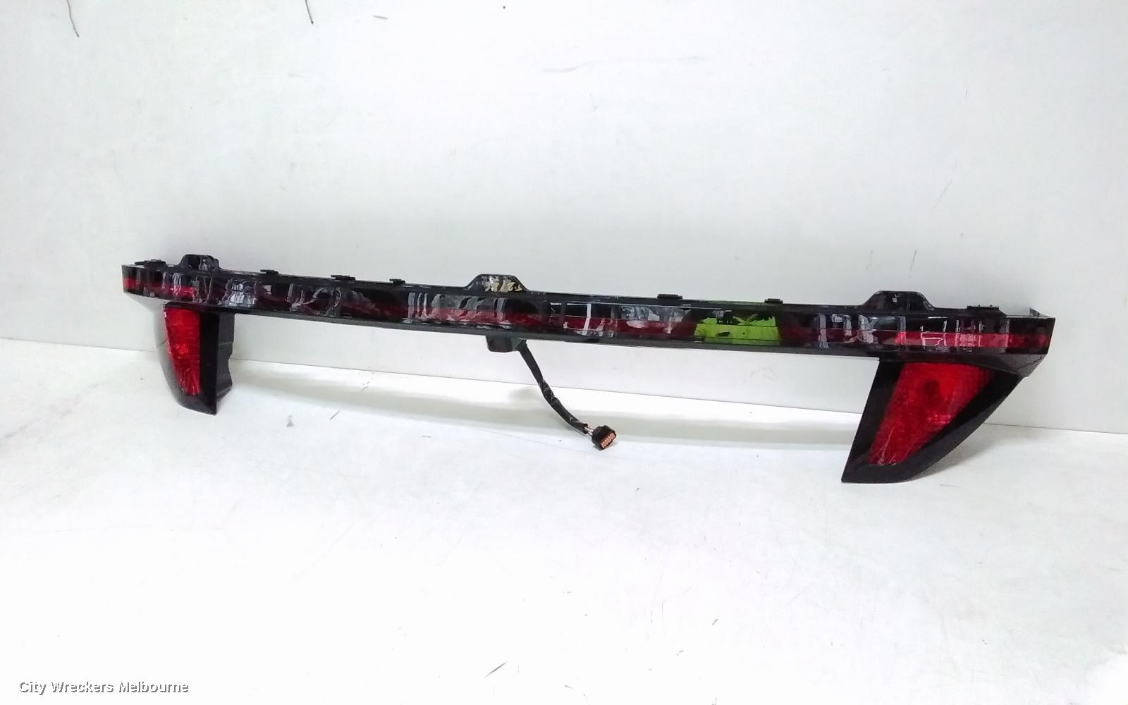 HYUNDAI TUCSON REAR GARNISH, TAILGATE LAMP (CENTRE), HALOGEN TYPE, NX4, 02/2021 - 01/2024 - Image 1