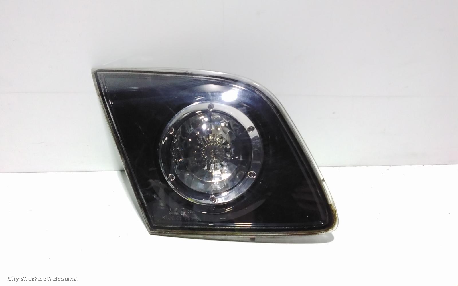 MAZDA 3 REAR GARNISH, TAILGATE LAMP (LH SIDE), 2.3, HATCH, BK, 10/2003 - 06/2006 - Image 2