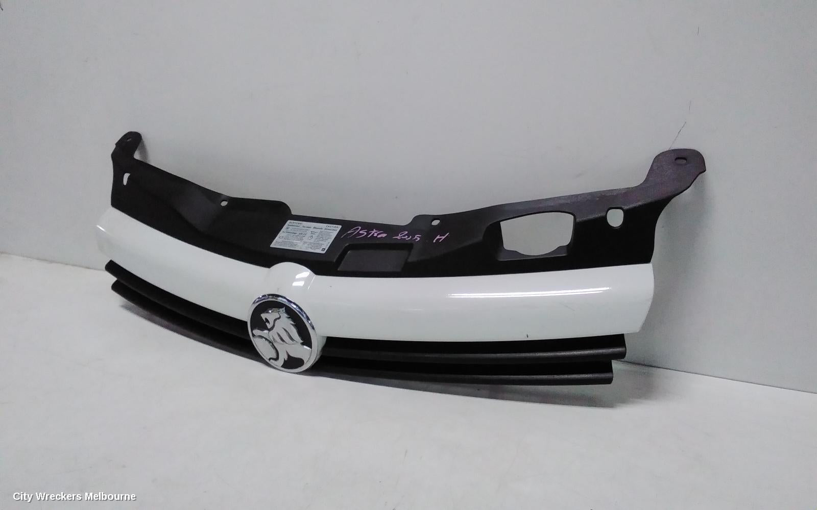 HOLDEN ASTRA GRILLE, AH, RADIATOR GRILLE, HATCH, SRI TURBO, COLOUR CODED TYPE, 11/2006 - 08/2009 - Image 3