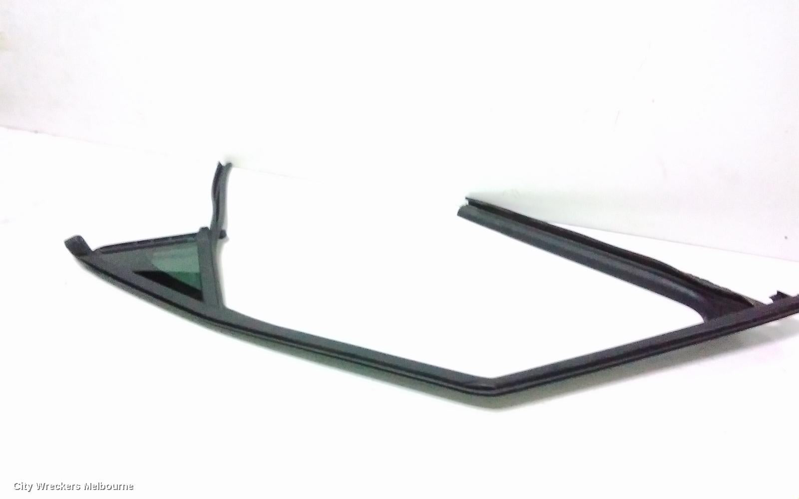 HYUNDAI SANTA FE RIGHT FRONT 1/4 DOOR GLASS, MX5, 11/2023 ONWARDS - Image 3