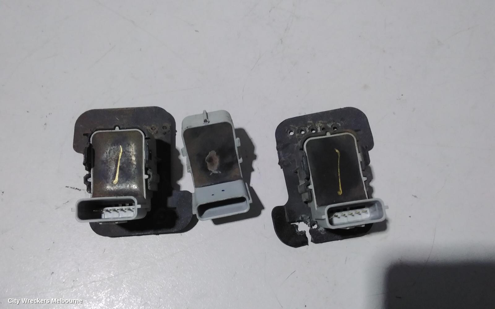 HYUNDAI VELOSTER, FS, 10/2011 - 08/2019, REAR BAR SENSORS (X3): 83429 - Image 3