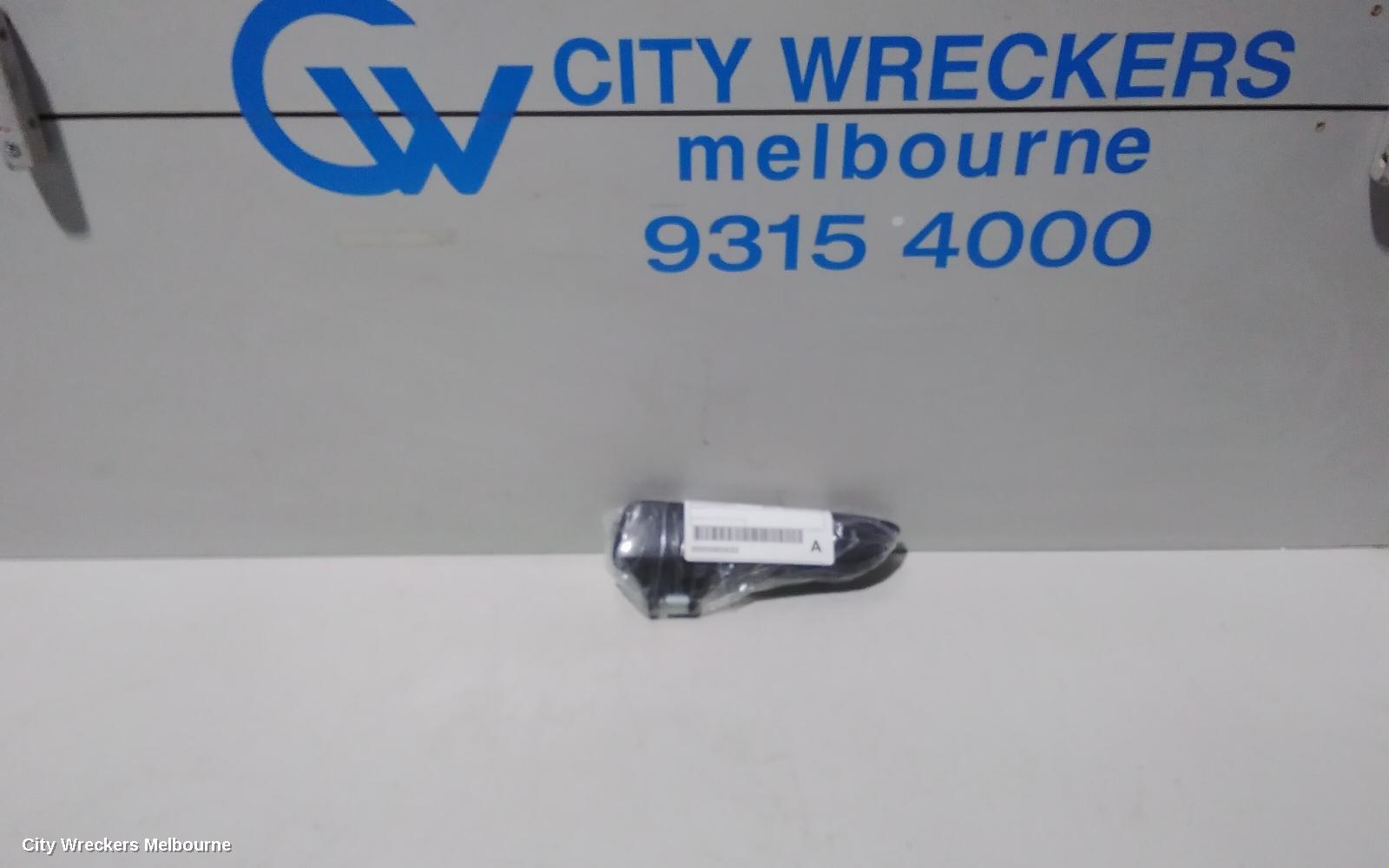 TOYOTA HIACE DOOR HANDLE, OUTER, LH FRONT, TRH/KDH, 03/2005 - 04/2019 - Image 3