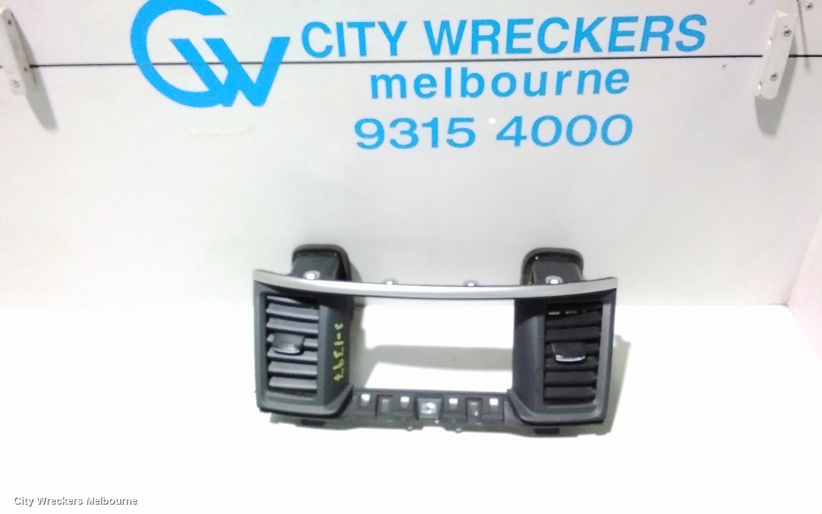 NISSAN PATHFINDER, R52, 06/2013 - 04/2021, CENTER AIRVENT: 85526 - Image 1
