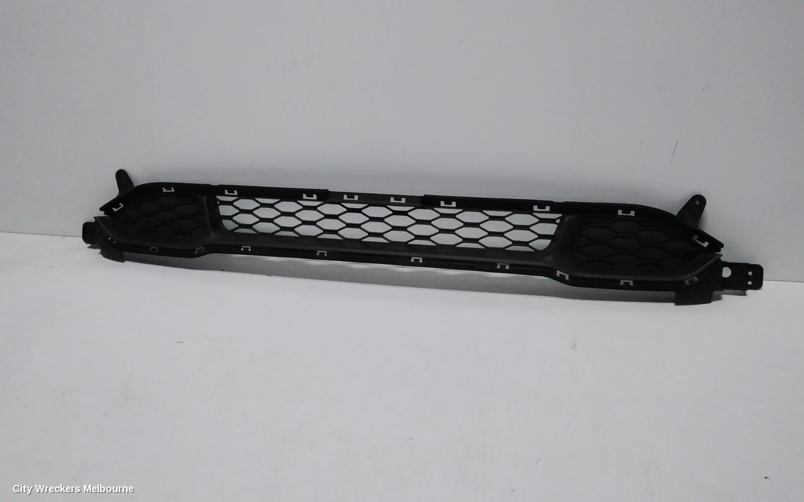 HYUNDAI KONA GRILLE, BUMPER GRILLE (CENTRE), OS, NON FOGLAMP TYPE, 09/2017 - 10/2020 - Image 1
