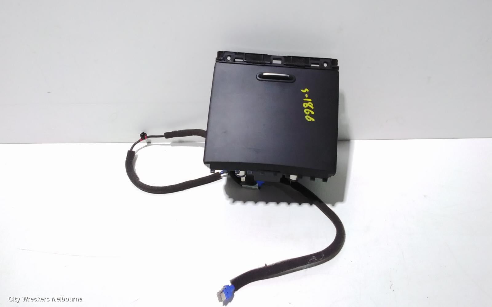 KIA SORENTO GLOVE BOX, UM, 03/2015 - 02/2020 - Image 1