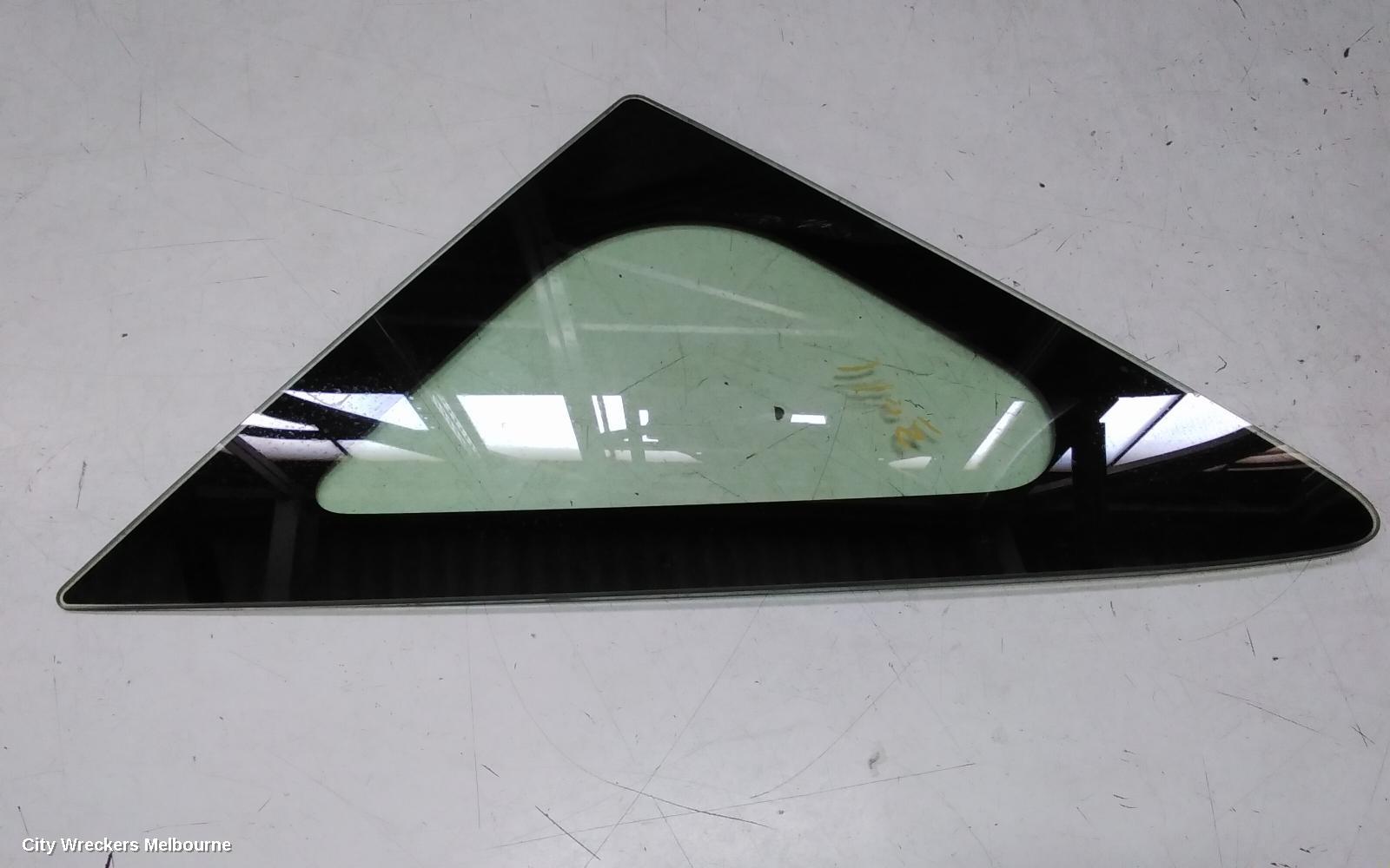 HONDA JAZZ LEFT FRONT 1/4 DOOR GLASS, GK/GF, 07/2014 - 12/2020 - Image 1