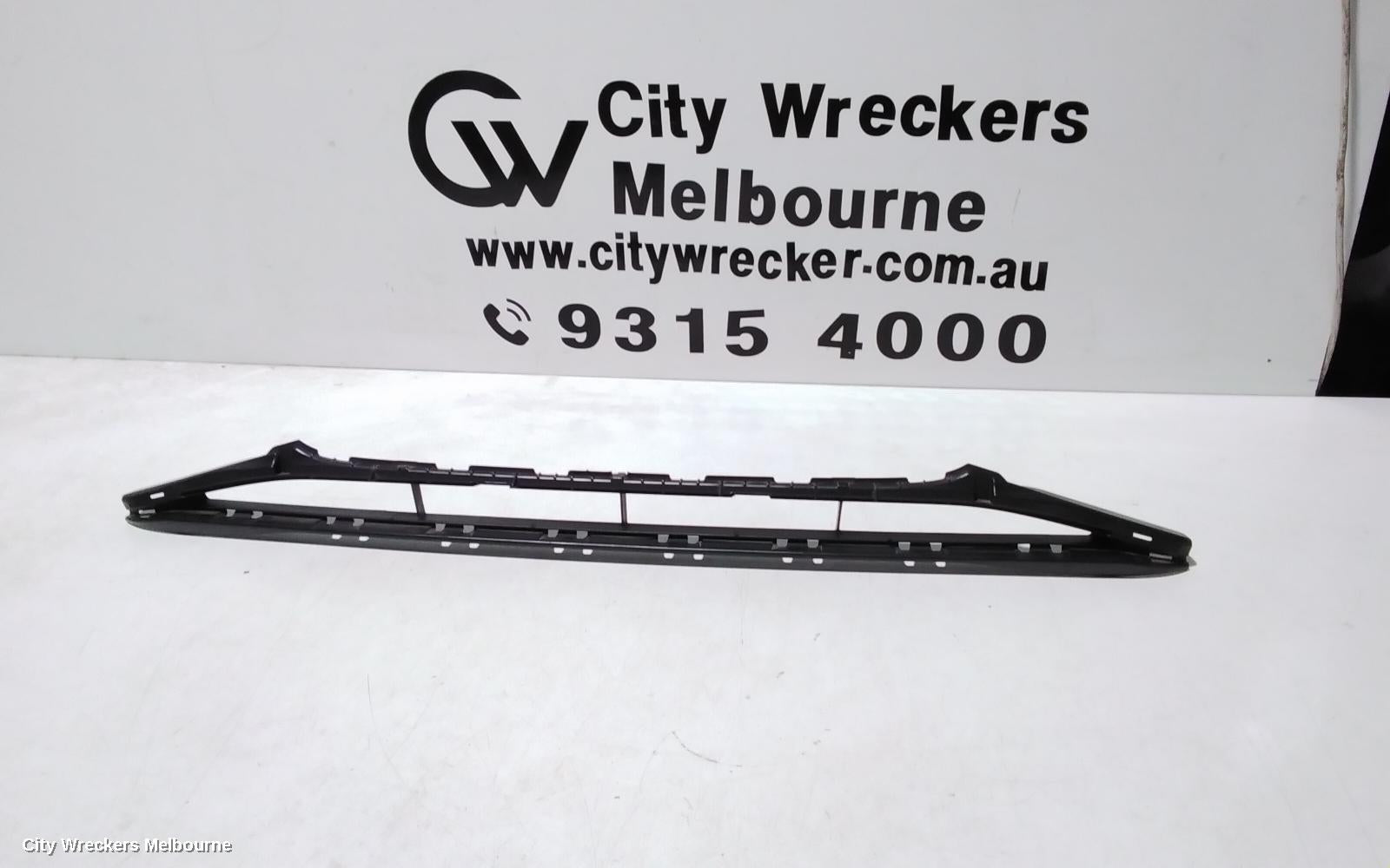 AUDI A4 GRILLE, BUMPER GRILLE (CENTRE), B8 8K (A4), 07/2012 - 01/2016 - Image 1