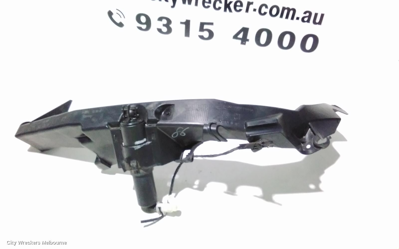 BMW 3 SERIES, E90, SEDAN, 03/2005 - 12/2013, LEFT HEADLIGHT BROKETS WITH WASHER JET: 104074 - Image 3