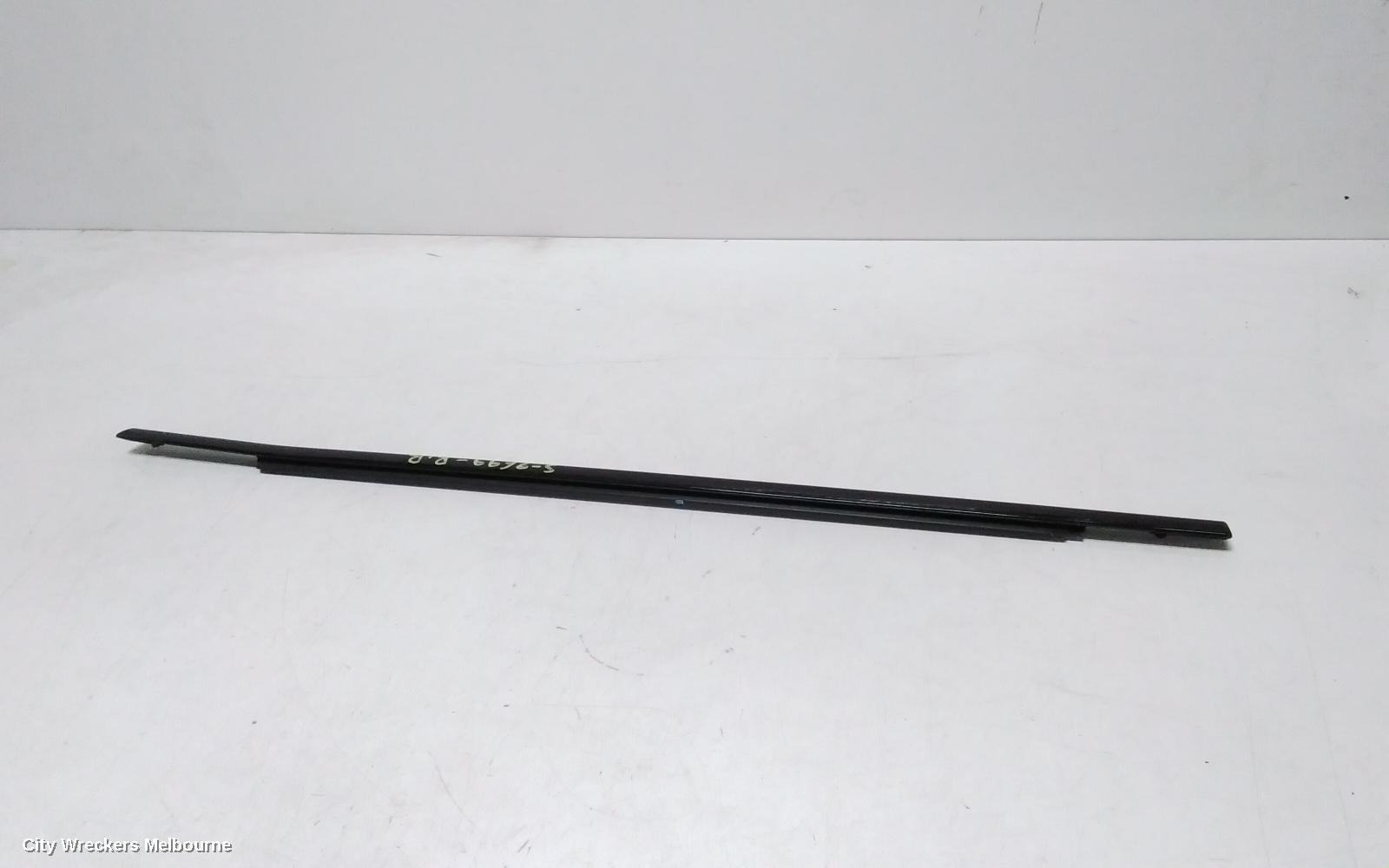 LAND ROVER RANGEROVER EVOQUE DOOR MOULD, RHR DOOR BELT: 120826, L538, DOOR MOULDING (RH REAR), 5DR, COLOUR CODED, 11/2011 - 01/2019 - Image 1