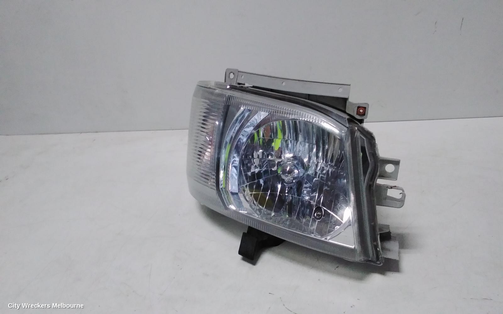 TOYOTA HIACE RIGHT HEADLAMP, TRH/KDH, SLWB, 03/2005 - 08/2010 - Image 3