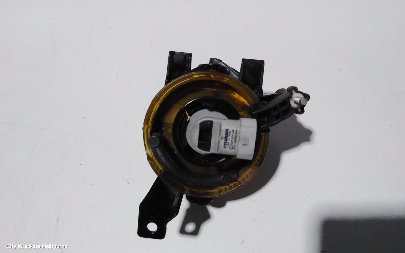 VOLKSWAGEN GOLF LEFT INDICATOR/FOG/SIDE, BUMPER FOGLAMP, GEN 6, STANDARD TYPE, 12/2008 - 03/2013 - Image 2