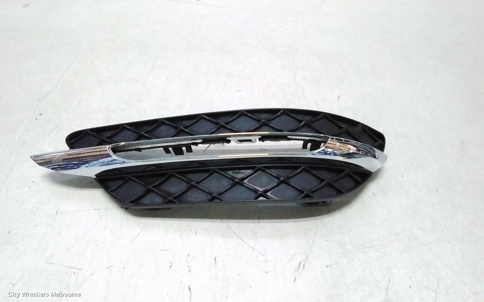 MERCEDES C CLASS RIGHT INDICATOR/FOG/SIDE, DAYTIME RUNNING LAMP, W204/S204/C204, STRIP TYPE (WHITE HOUSING), 03/2011 - 01/2015 - Image 2