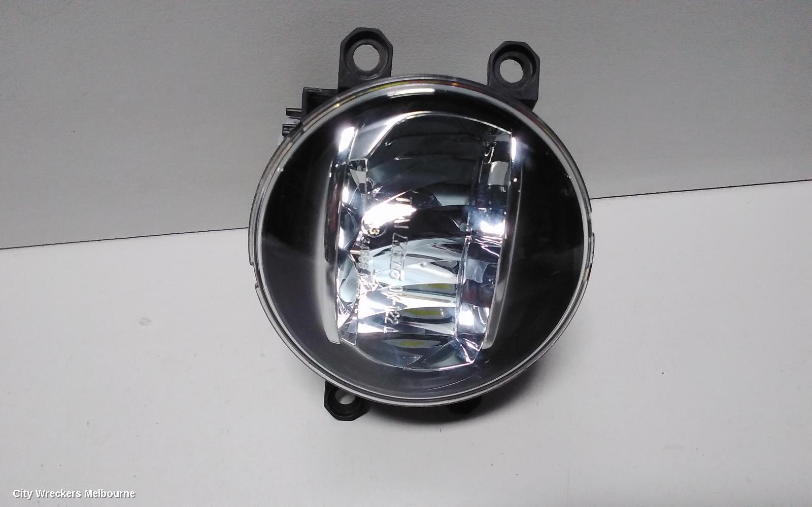TOYOTA HILUX LEFT INDICATOR/FOG/SIDE, BUMPER FOGLAMP, LED TYPE, 10/2017 ONWARDS - Image 2