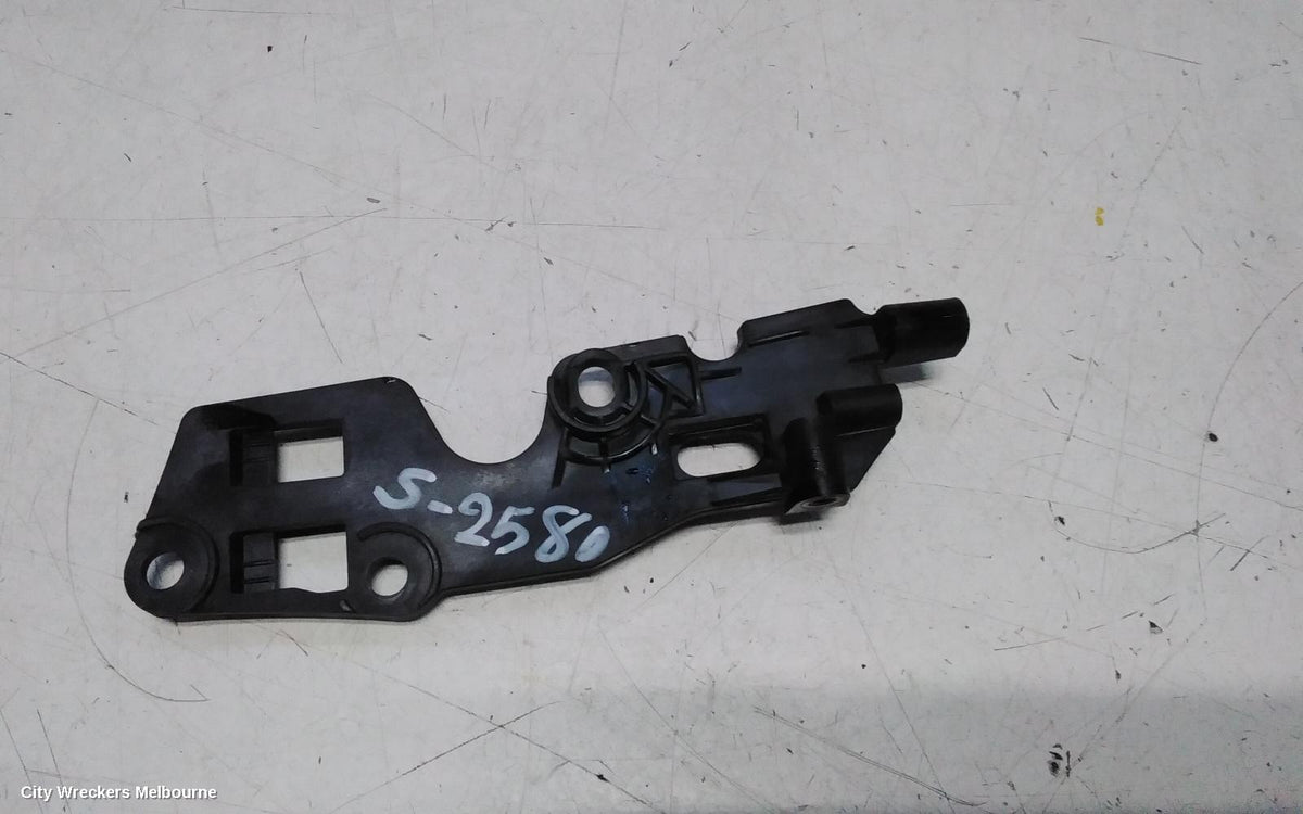 LAND ROVER DISCOVERY SPORT, L550, 01/2015 ONWARDS, RH GUARD BRACKET FK72-16A128: 146429 - Image 1