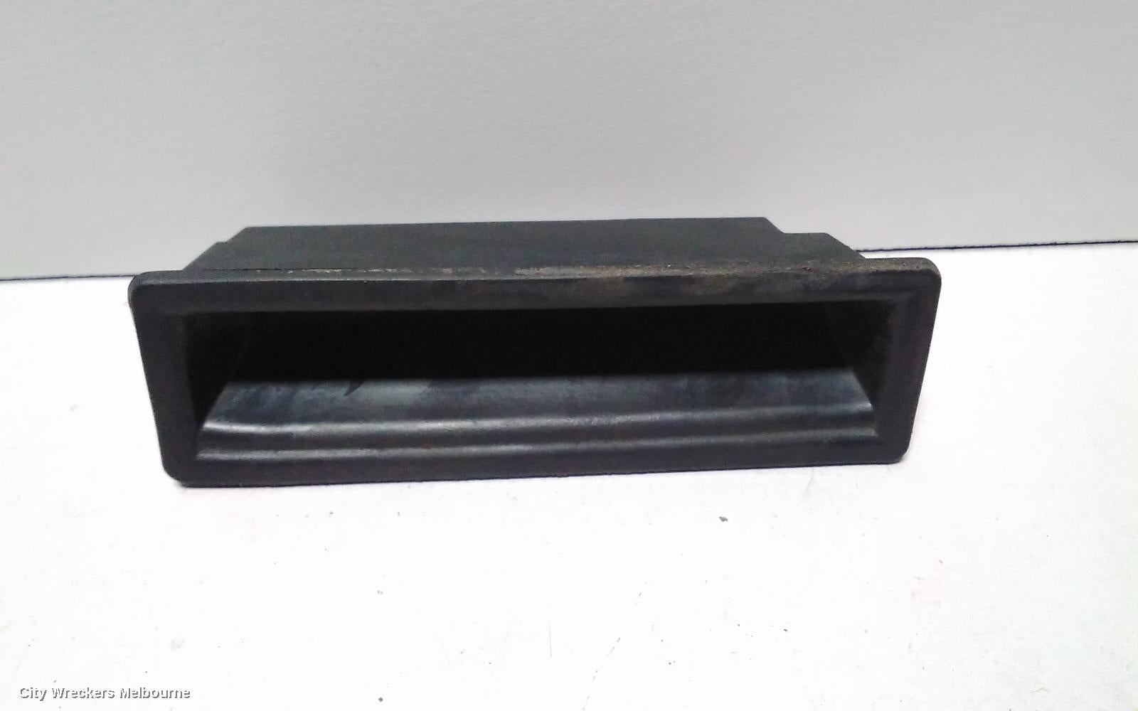 AUDI Q7 TAILGATE HANDLE, 4L, 09/2006 - 08/2015 - Image 2