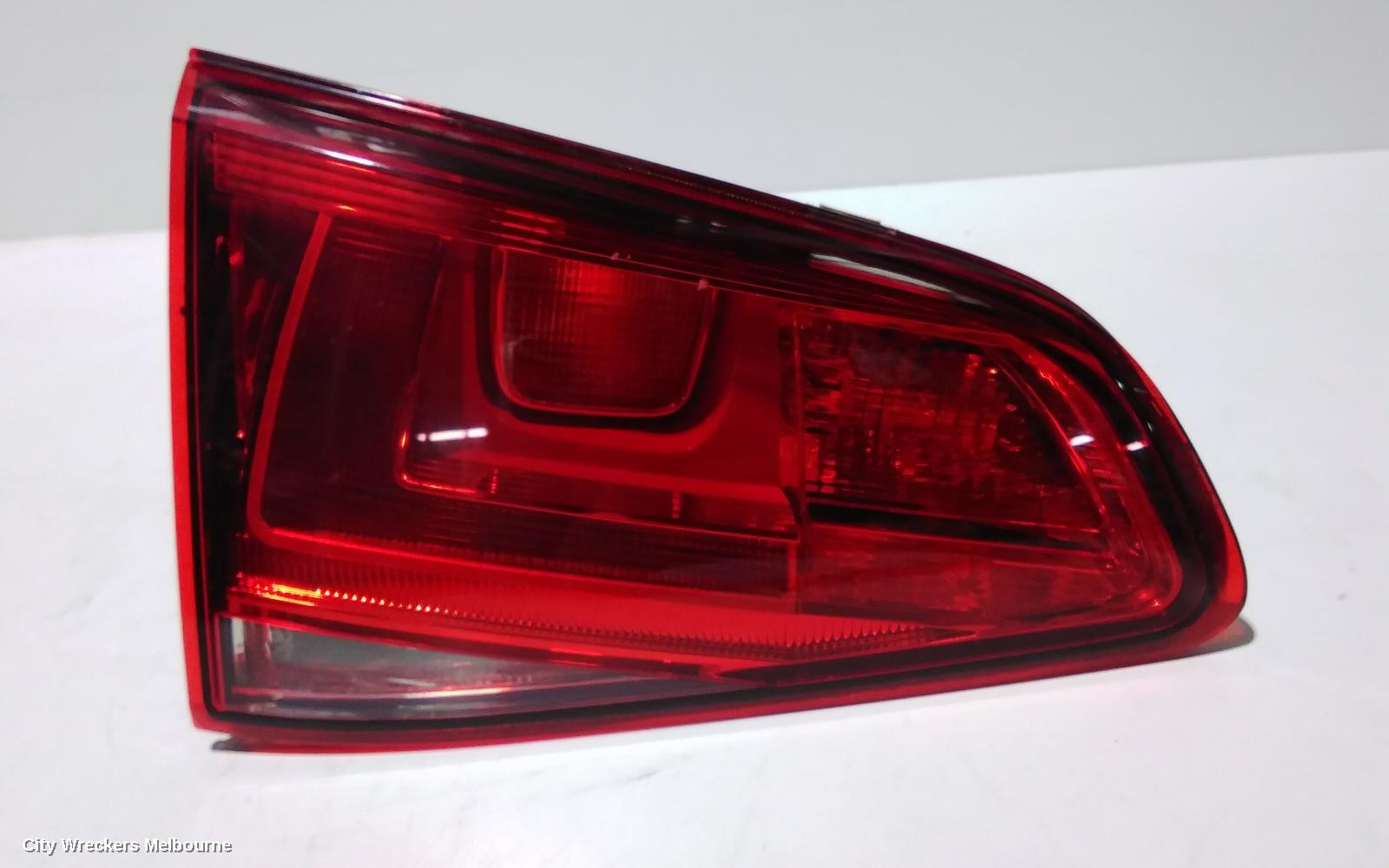 VOLKSWAGEN GOLF REAR GARNISH, TAILGATE LAMP (LH SIDE), GEN 7, HATCH, NON GTI, TINTED TYPE, 10/2013 - 03/2017 - Image 3