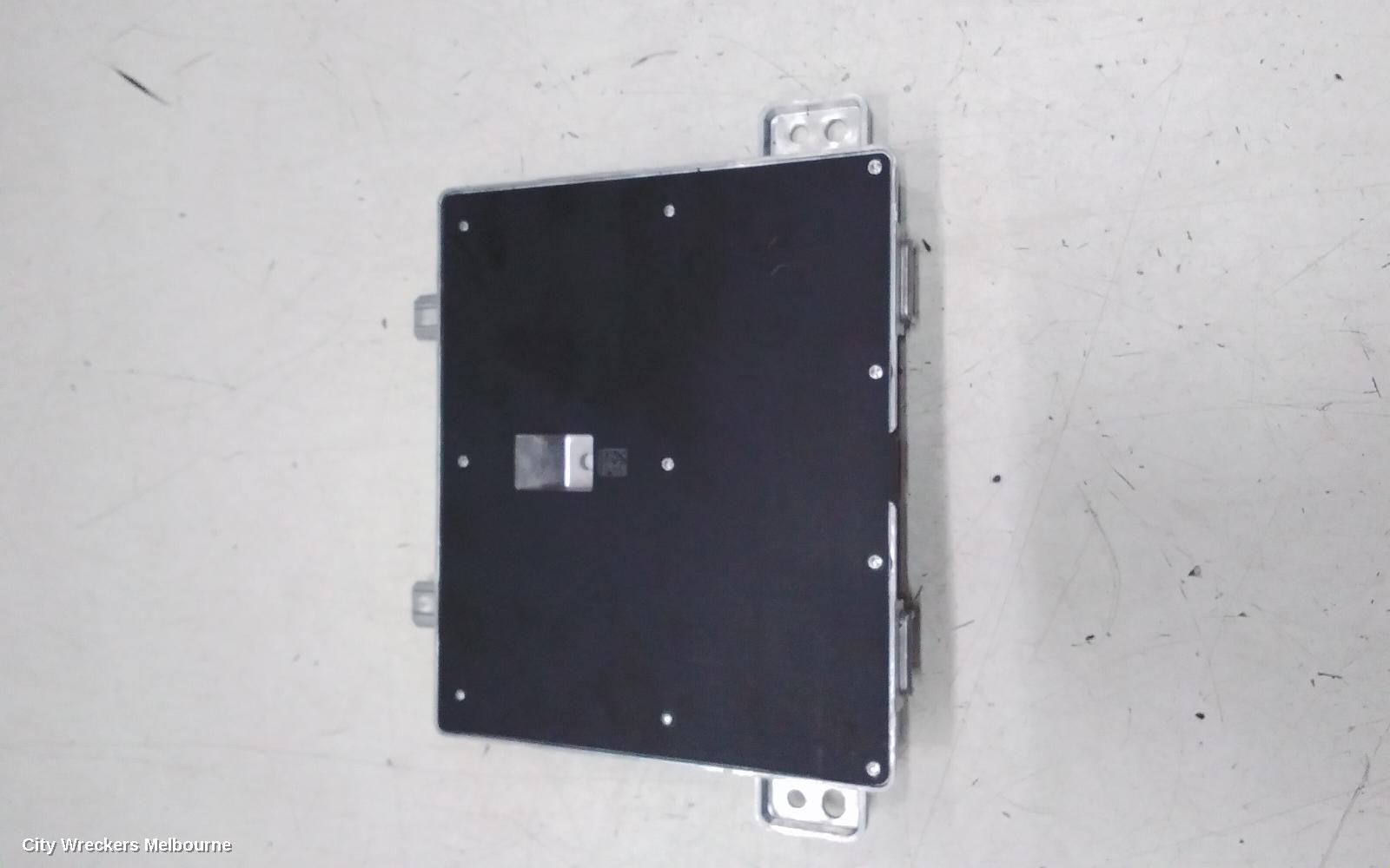 TESLA MODEL 3, 1ST GEN, 06/2019 ONWARDS, TESLA MODEL 3 Y CENTER CONSOLE INDUCTIVE CHARGER MODULE OEM 1755100-00-D GEN 2.: 138663 - Image 1