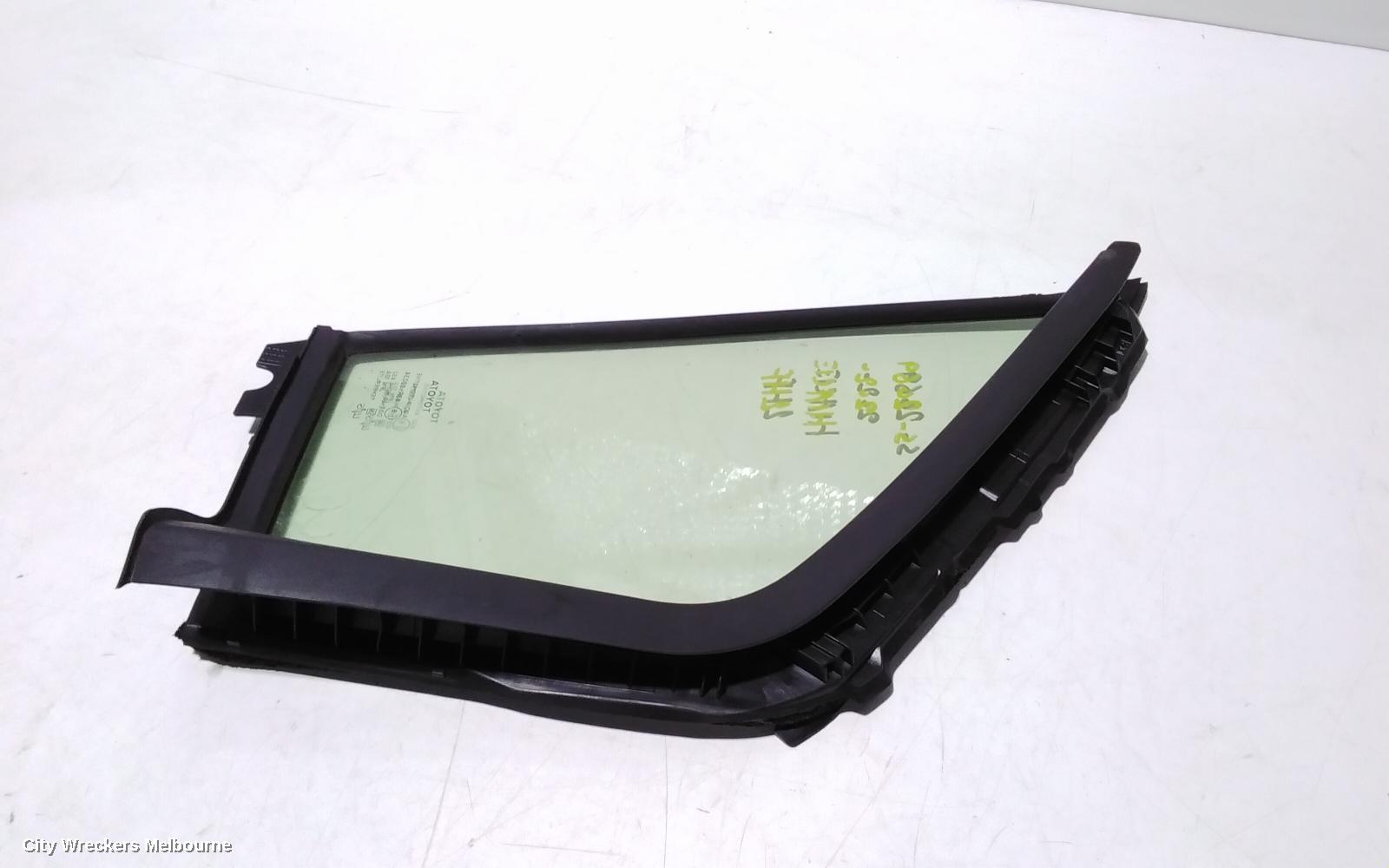 TOYOTA HIACE LEFT FRONT 1/4 DOOR GLASS, 300 SERIES, 02/2019 ONWARDS - Image 3
