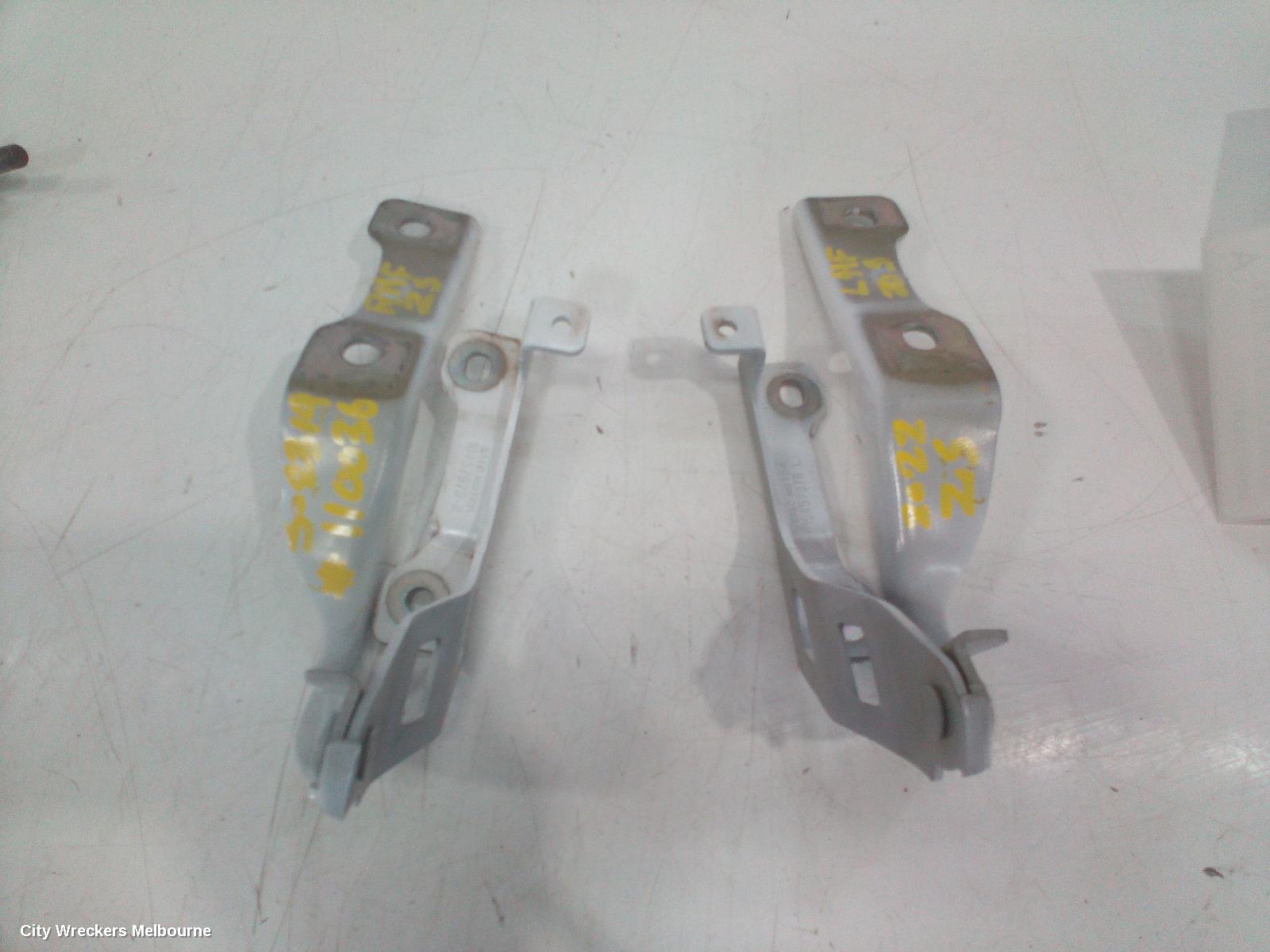 MG ZS BONNET HINGE/STRUT, AZS1, HINGE (PAIR), 09/2017 ONWARDS - Image 2