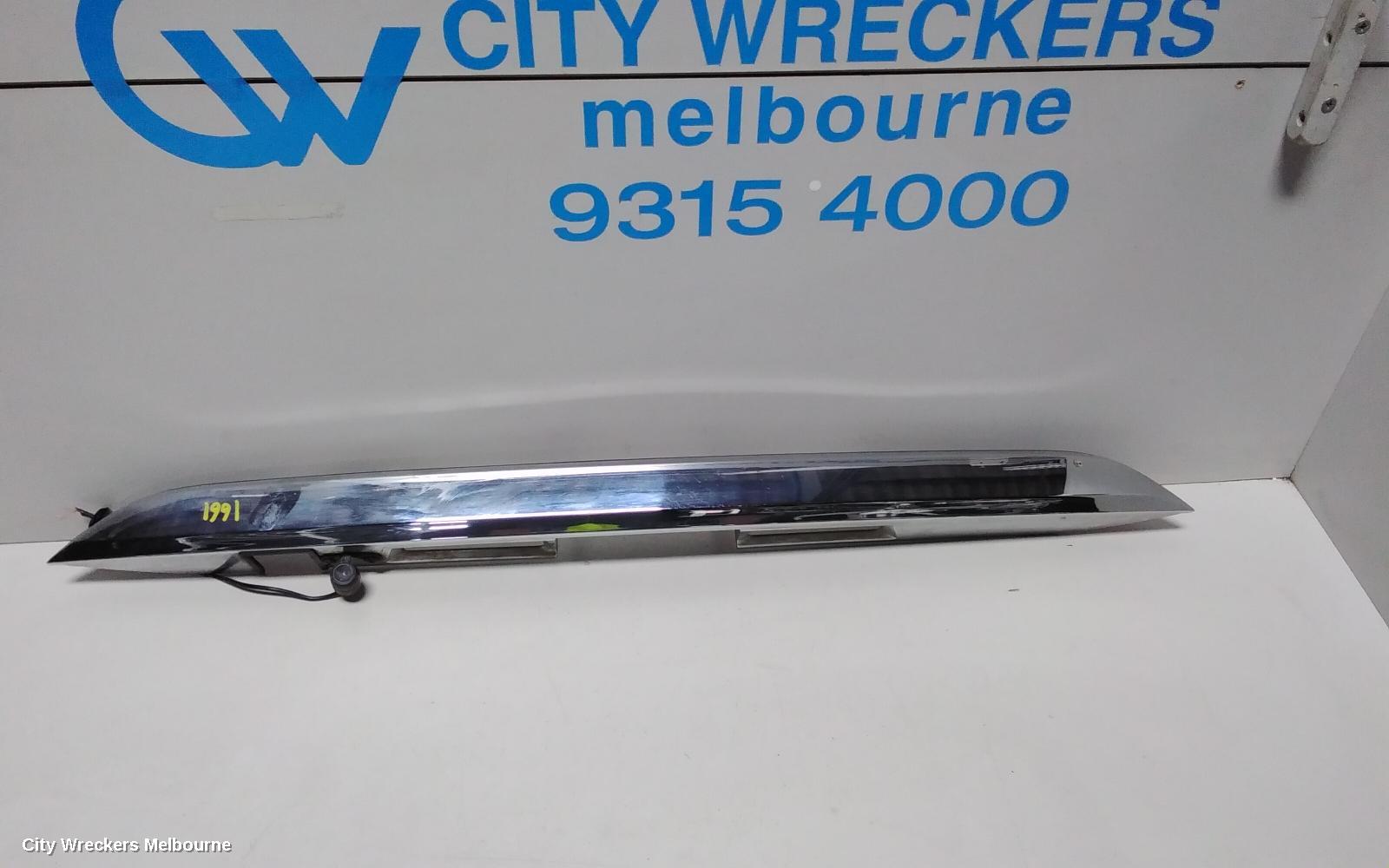 TOYOTA ESTIMA REAR GARNISH, TAILGATE GARNISH (CENTRE), XR50, CHROME, 05-19 (IMPORT) - Image 2