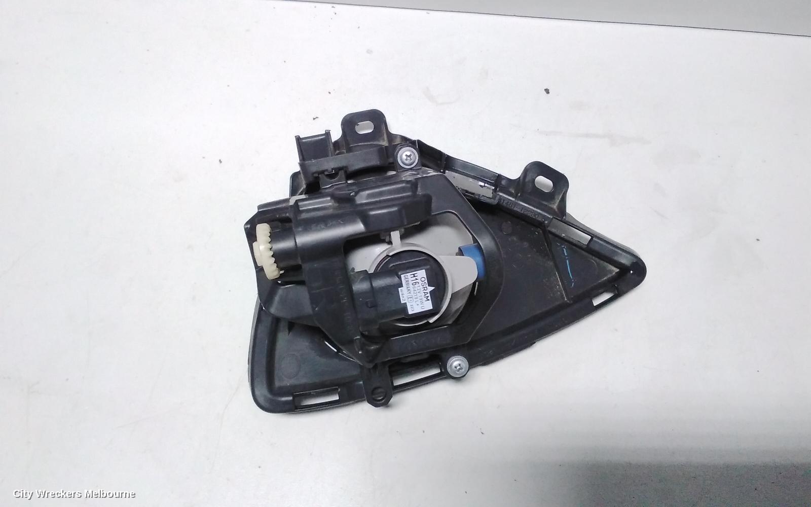 TOYOTA COROLLA RIGHT INDICATOR/FOG/SIDE, BUMPER FOGLAMP, ZRE182R, HATCH, 10/2012 - 03/2015 - Image 3
