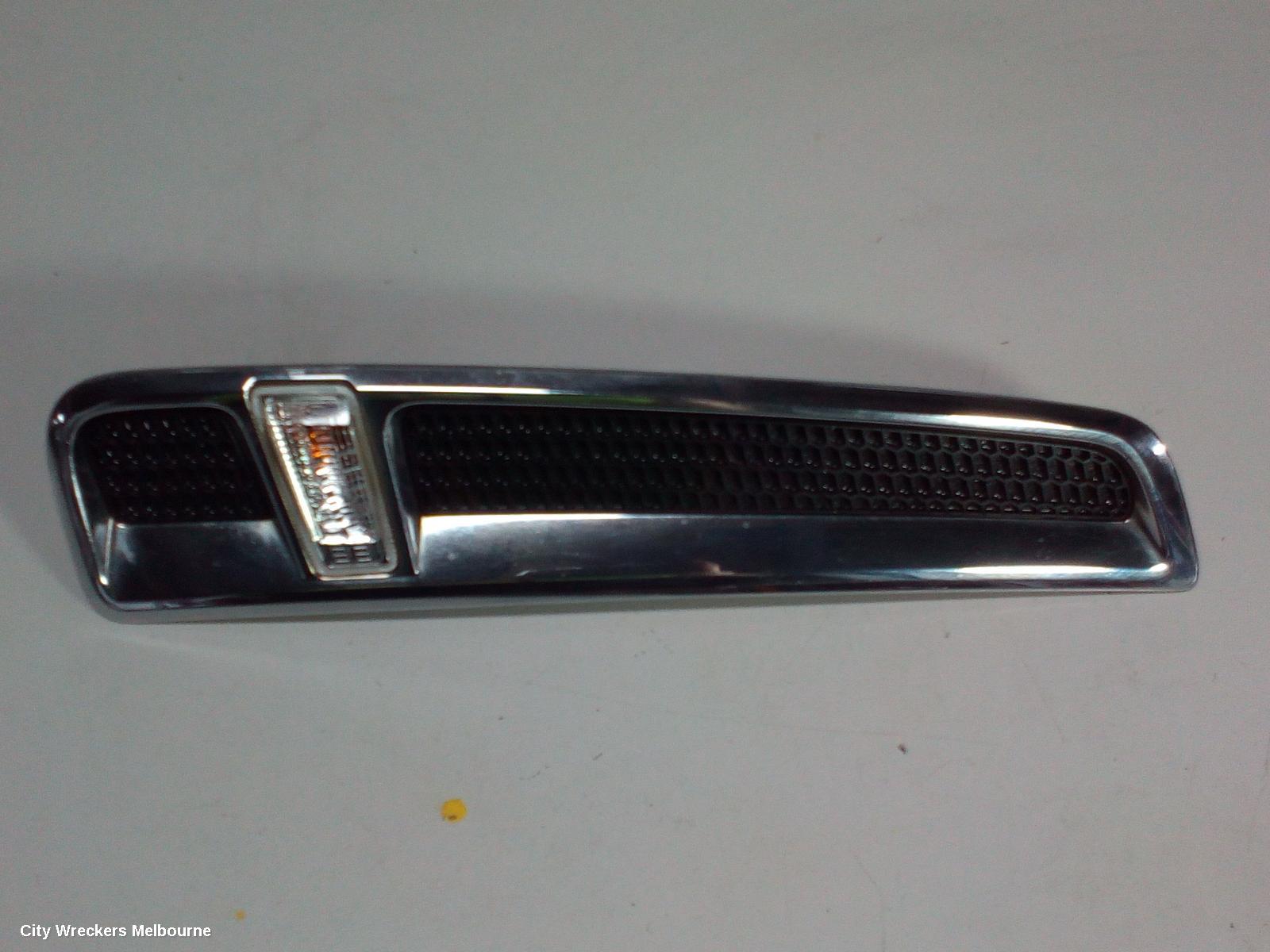HOLDEN COMMODORE RIGHT INDICATOR/FOG/SIDE, GUARD FLASHER (REPEATER), VF, 05/2013 - 12/2017 - Image 1