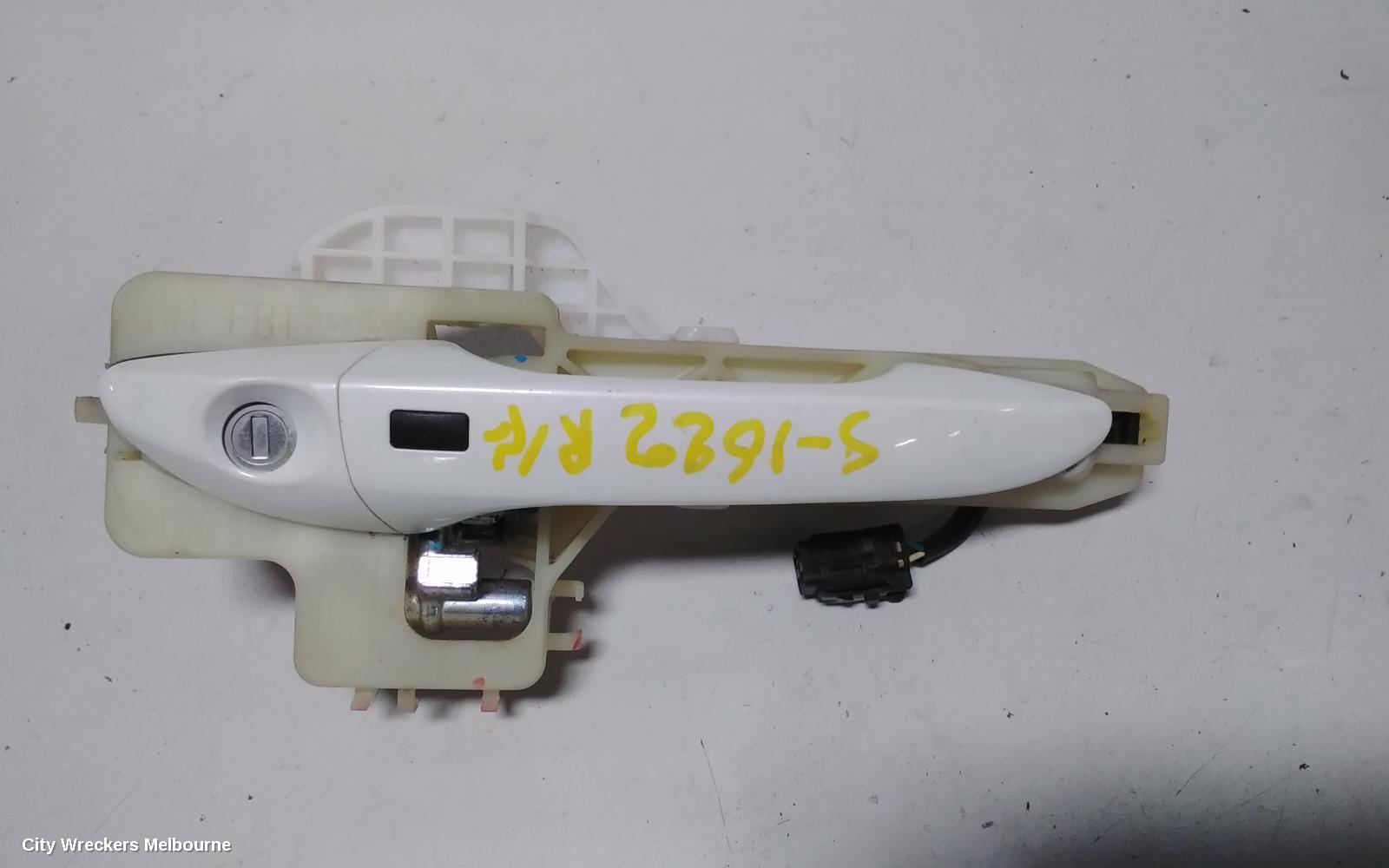 HYUNDAI VELOSTER DOOR HANDLE, OUTER, RH FRONT, NON SENSOR TYPE, FS, 02/2012 - 02/2018 - Image 2