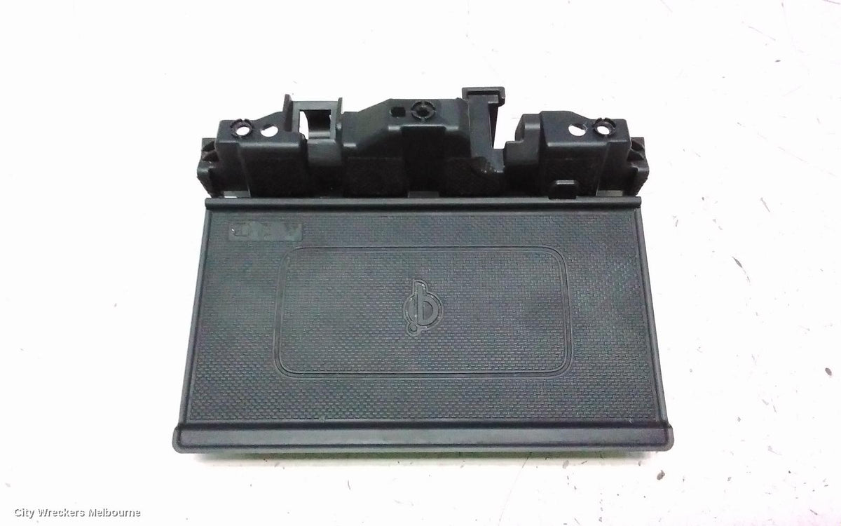 HYUNDAI KONA, CHARGING POINT, USB & AUX PORT (IN FRONT OF CENTRE CONSOLE), OS, 09/2017 - 07/2023, 95560-J9000 WIRELESS CHARGER: 151303 - Image 1