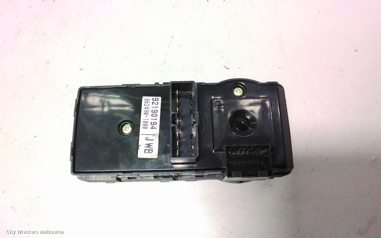 HOLDEN COMMODORE PWR DR WIND SWITCH, FRONT CENTRE MASTERSWITCH, 4 DOOR, GREY, VE, 08/2006 - 04/2013 - Image 2