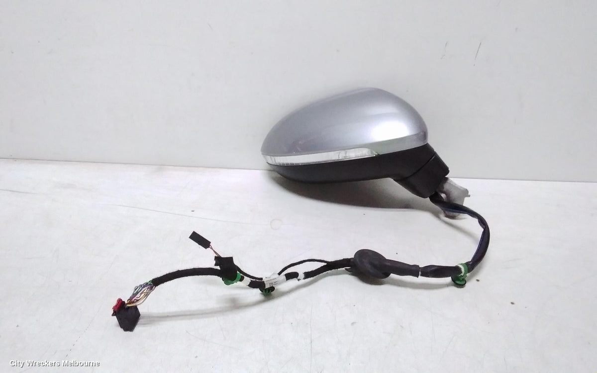 VOLKSWAGEN PASSAT RIGHT DOOR MIRROR, B8/MK7, POWER FOLD, W/ AUTO DIM TYPE, 06/2015 - 10/2019 - Image 1