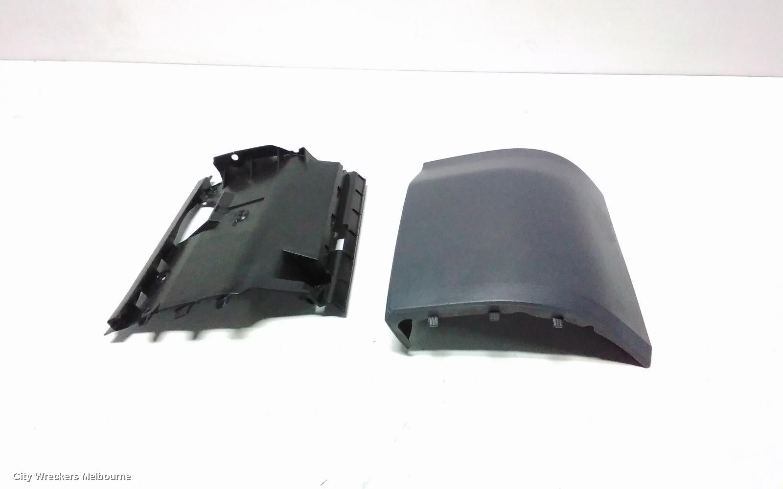 VOLKSWAGEN TRANSPORTER, T5 08/2004 - 02/2010, T5 RHR FILLER PANEL UNDER THE TAILIGHT : 117925 - Image 1