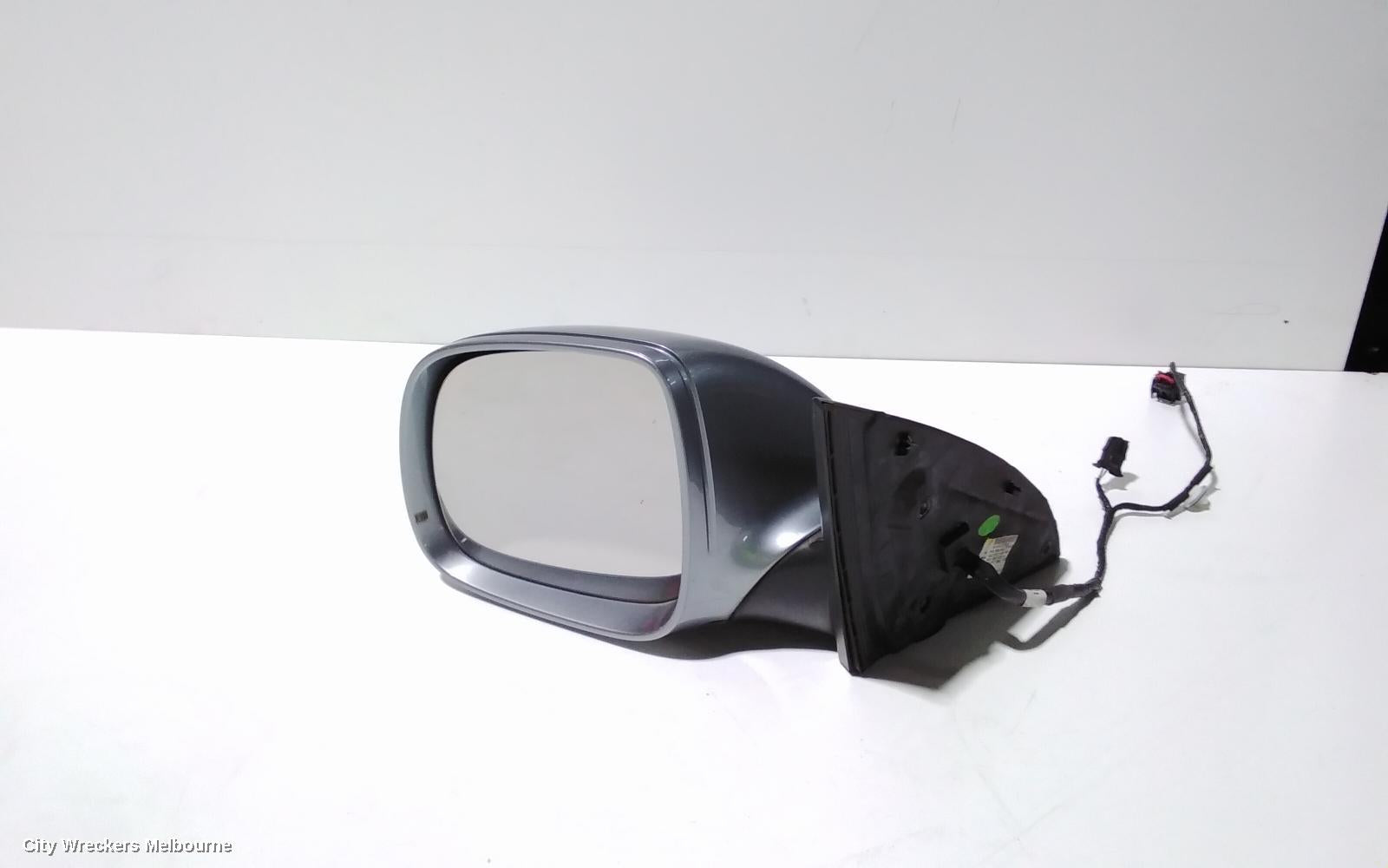 AUDI Q7 LEFT DOOR MIRROR, 4L, MANUAL FOLD, W/ INDICATOR, NON MEMORY & NO LANE CHANGE ASSIST TYPE, 09/2006 - 09/2009 - Image 1