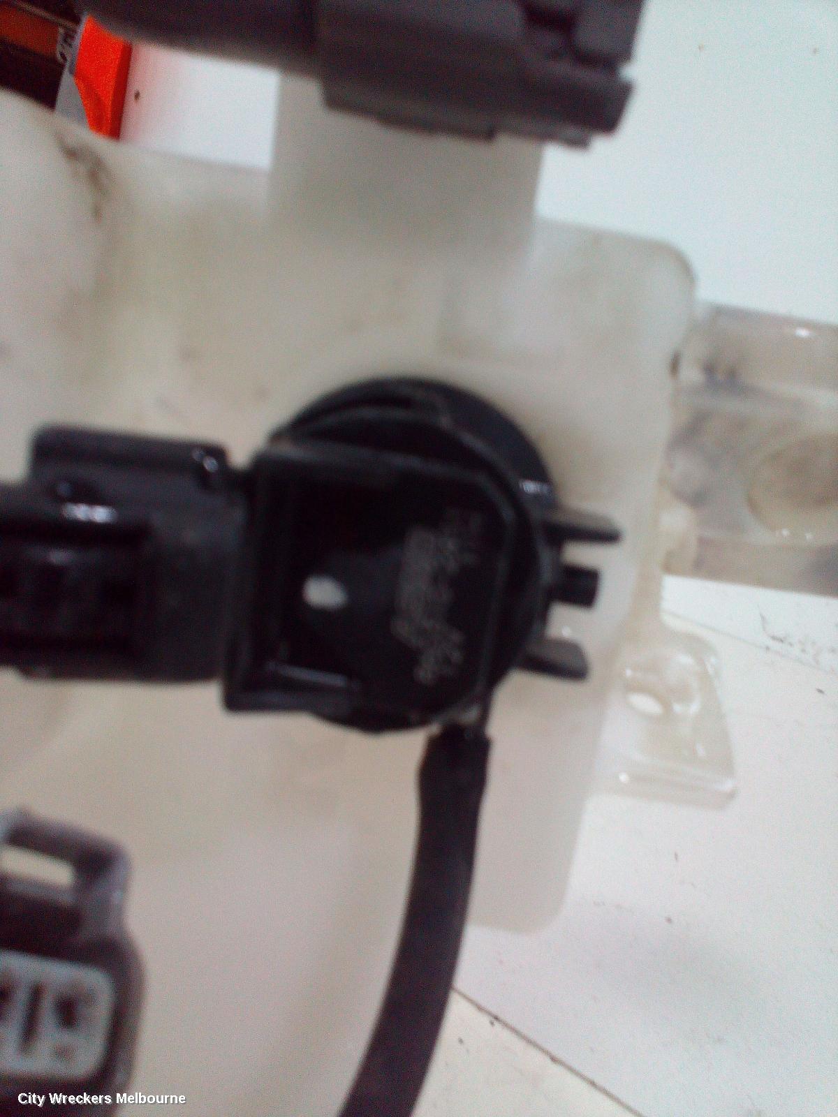 MAZDA 6 WASHER BOTTLE, GG/GY, SEDAN, STANDARD TYPE, HAS NECK TYPE, 09/2002 - 12/2007 - Image 2