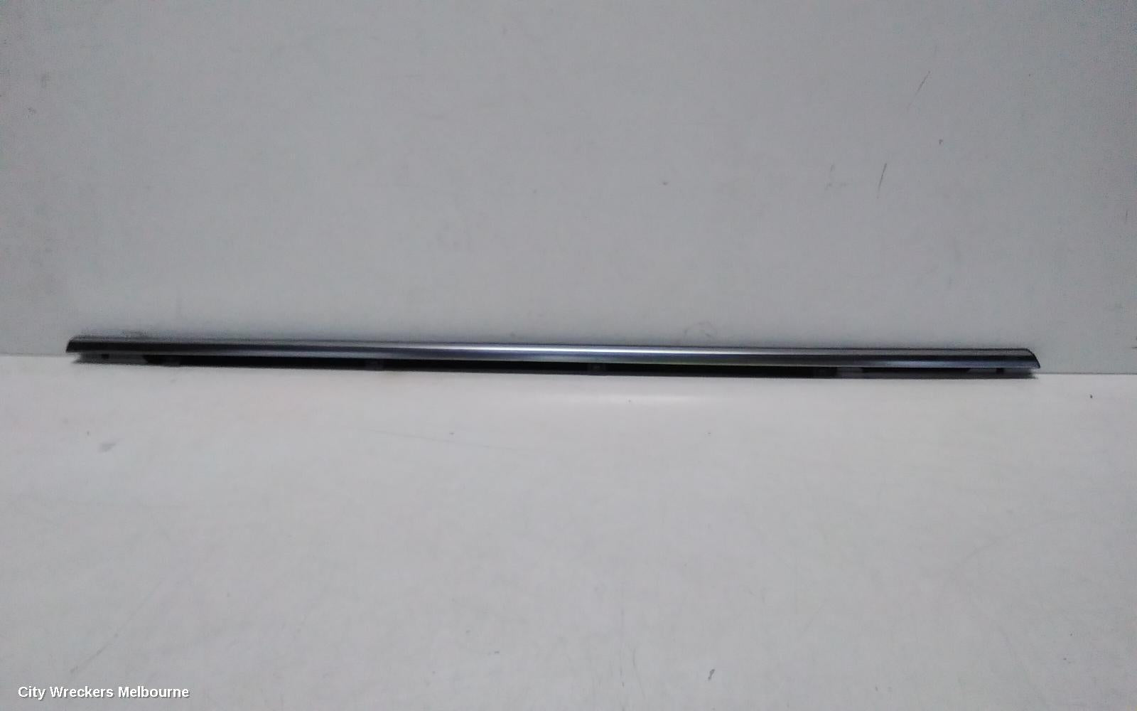 KIA SORENTO DOOR MOULD, MIDDLE CHROME MOULD: 139636, LH REAR, MQ4, 02/2020 ONWARDS - Image 2