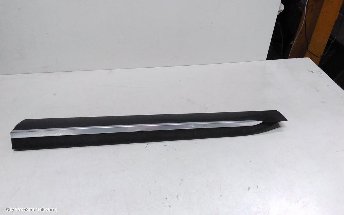 KIA SORENTO DOOR MOULD, LOWER MOULDING: 139645, LH FRONT, MQ4, 02/2020 ONWARDS - Image 1