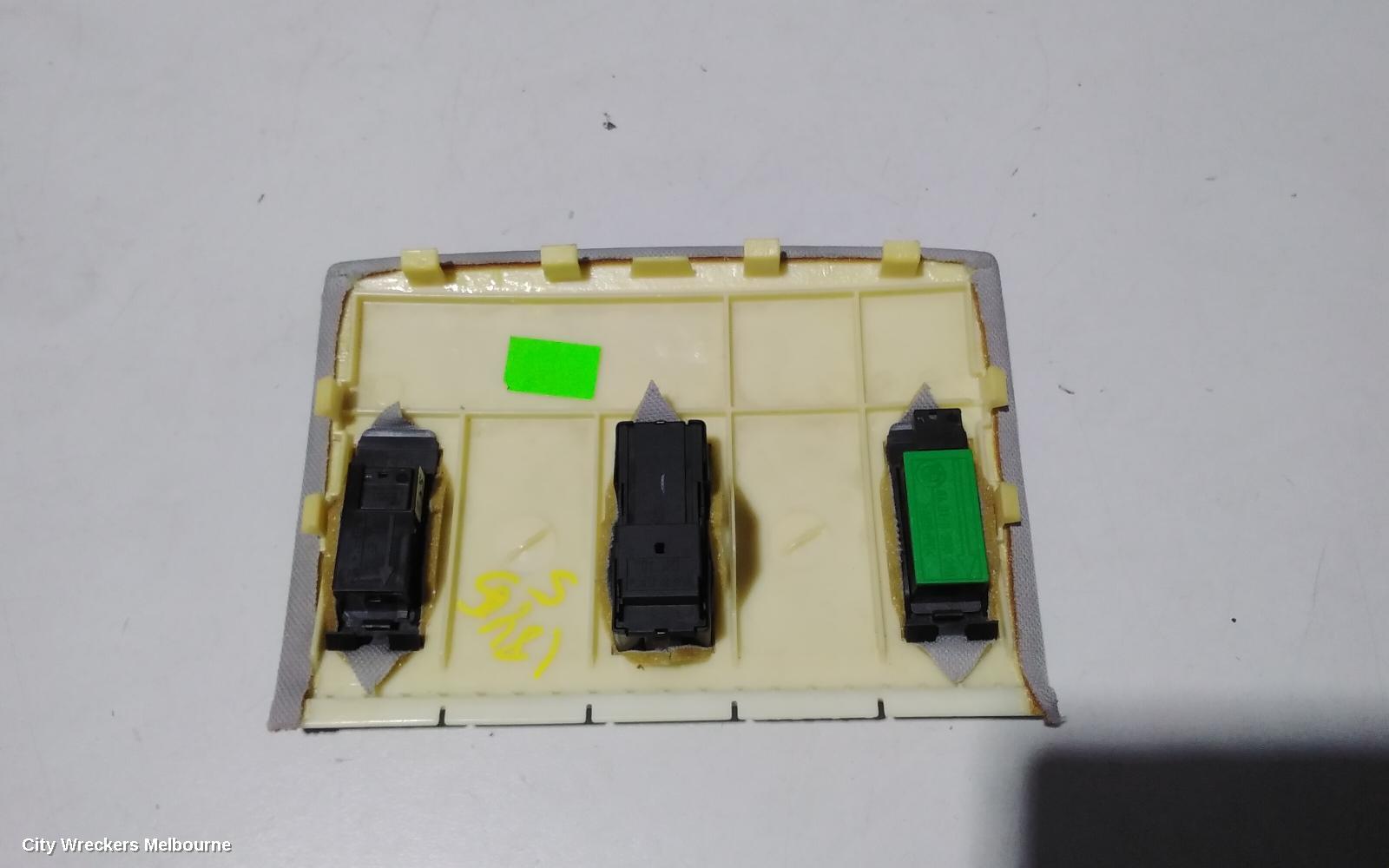 BMW 5 SERIES, E60 10/2003 - 04/2010, SUNROOF SWITCH: 82191 - Image 3