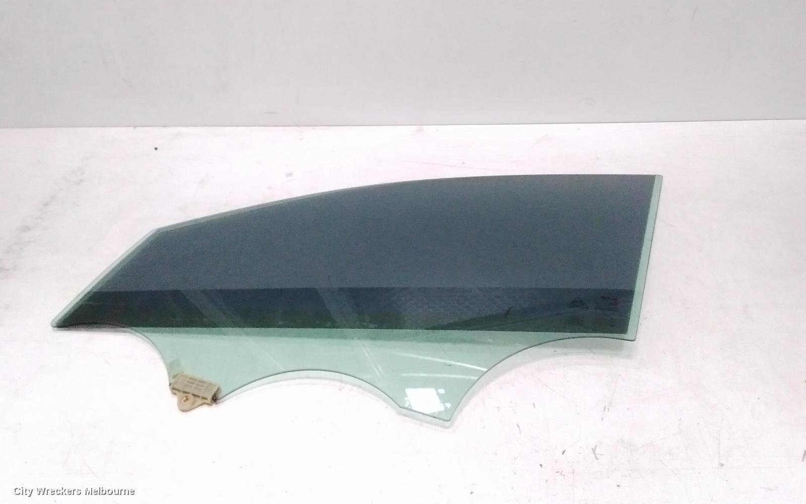 KIA SORENTO LEFT FRONT DOOR WINDOW, UM, 03/2015 - 02/2020 - Image 2