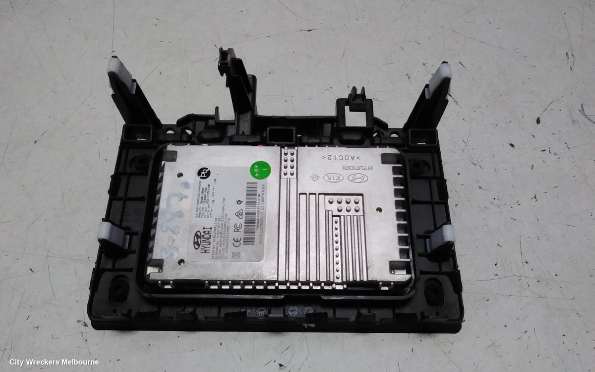 HYUNDAI KONA, CHARGING POINT, USB & AUX PORT (IN FRONT OF CENTRE CONSOLE), OS, 09/2017 - 07/2023, 95560-J9000 WIRELESS CHARGER: 151303 - Image 3