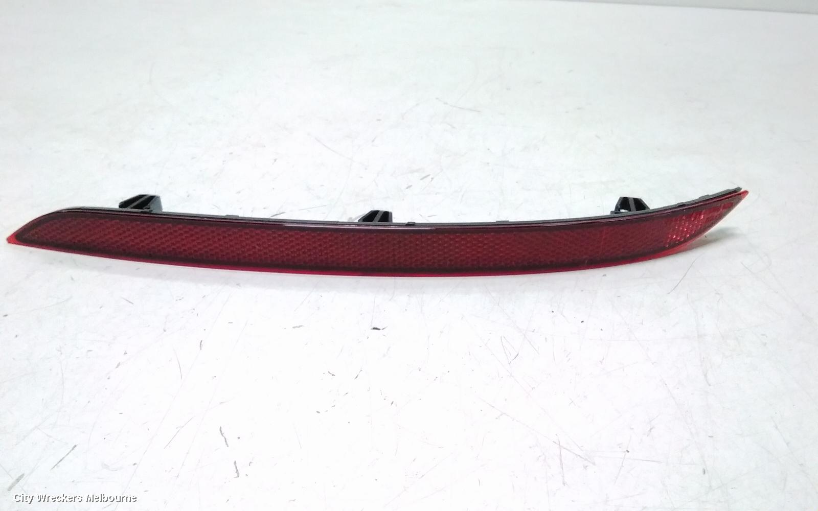 VOLKSWAGEN GOLF LEFT TAILLIGHT, GEN 8, IN BUMPER REFLECTOR, HATCH, 09/2020 ONWARDS - Image 2