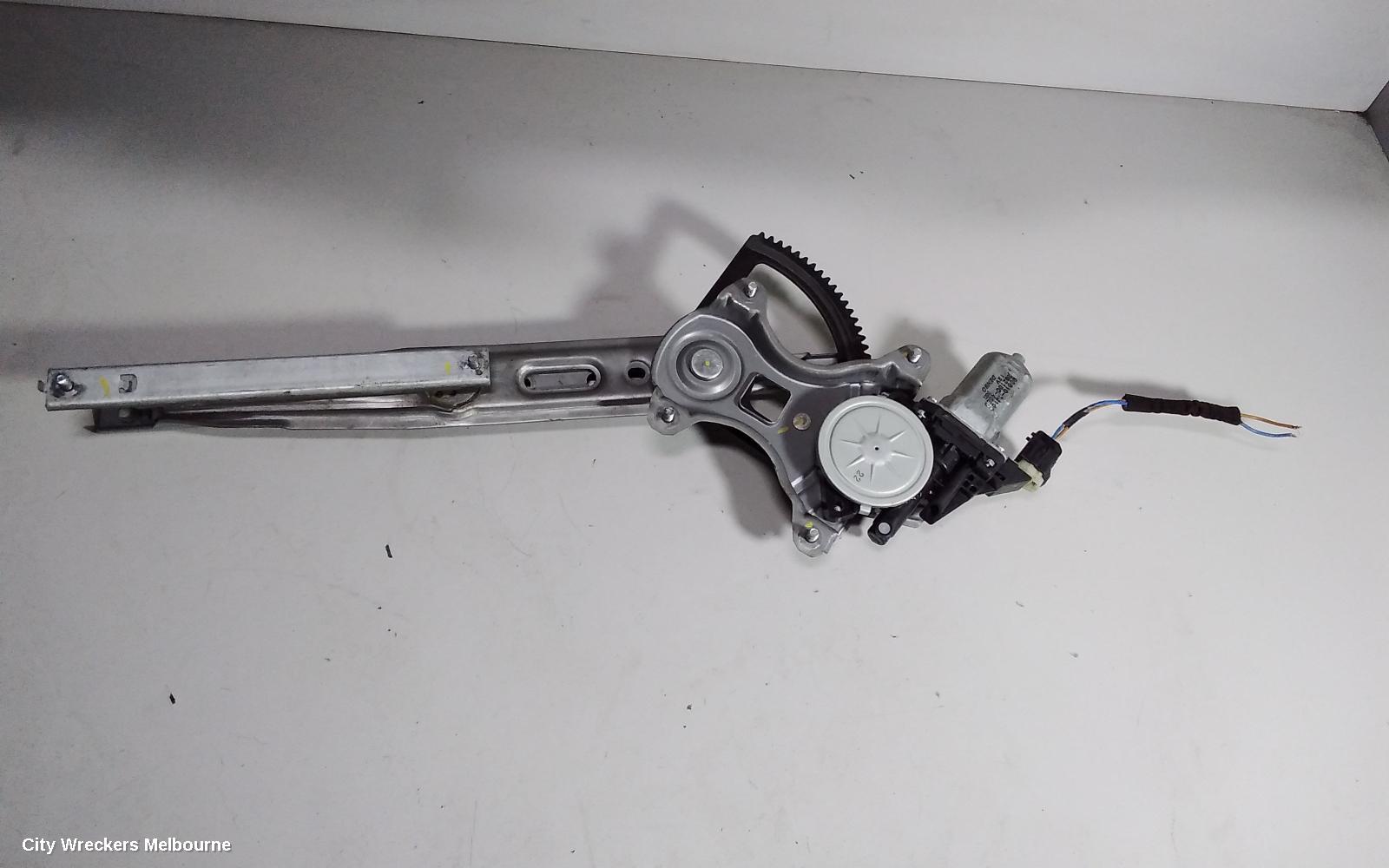 HYUNDAI I20 LEFT FRONT WINDOW REG/MOTOR, PB, 5DR HATCH, 07/2010 - 12/2015 - Image 2