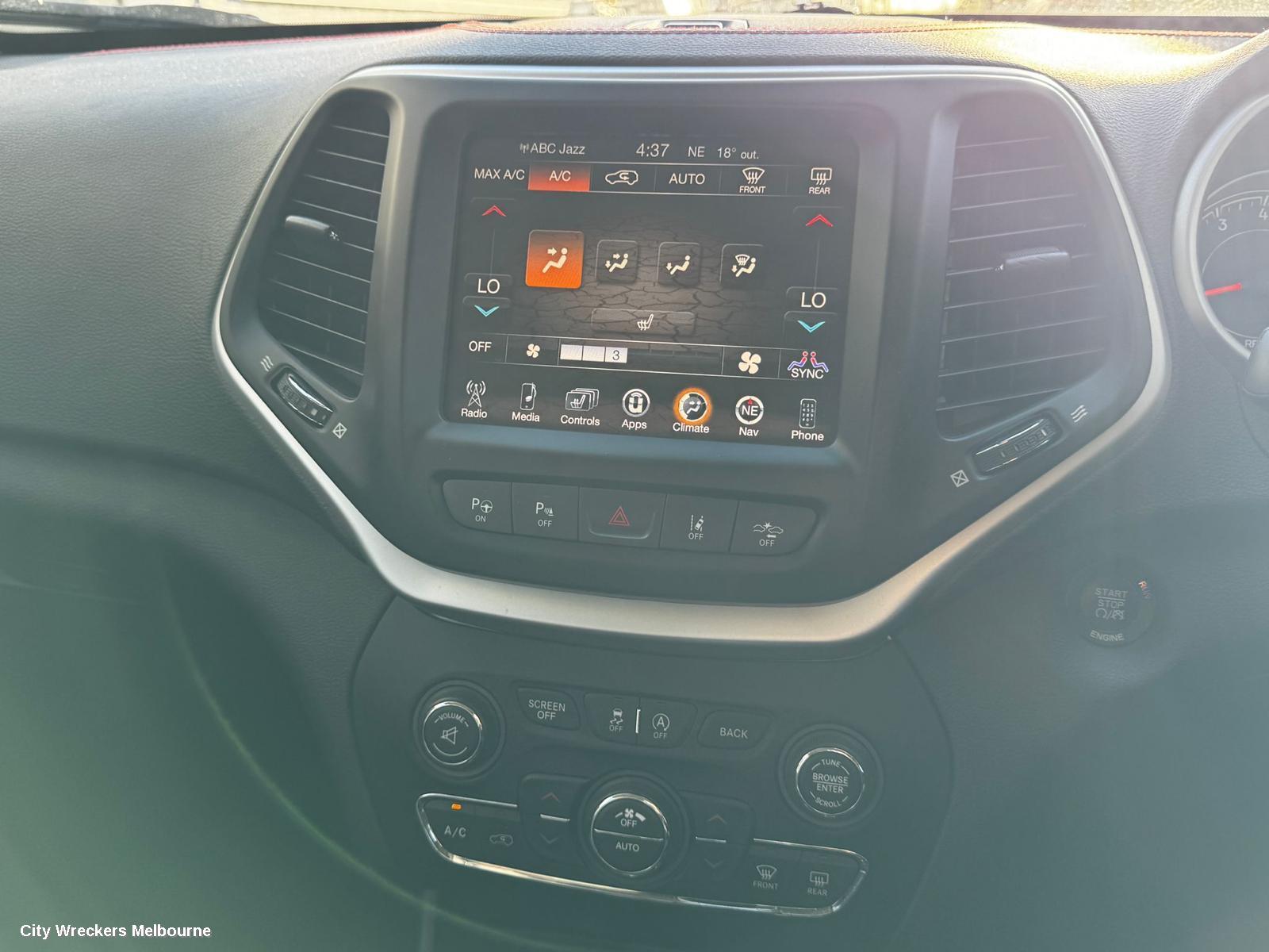 JEEP CHEROKEE RADIO/CD/DVD/SAT/TV, KL, HEAD UNIT, W/ DISPLAY UNIT, 5IN, NON SAT NAV TYPE, 02/2014 - 03/2018 - Image 1