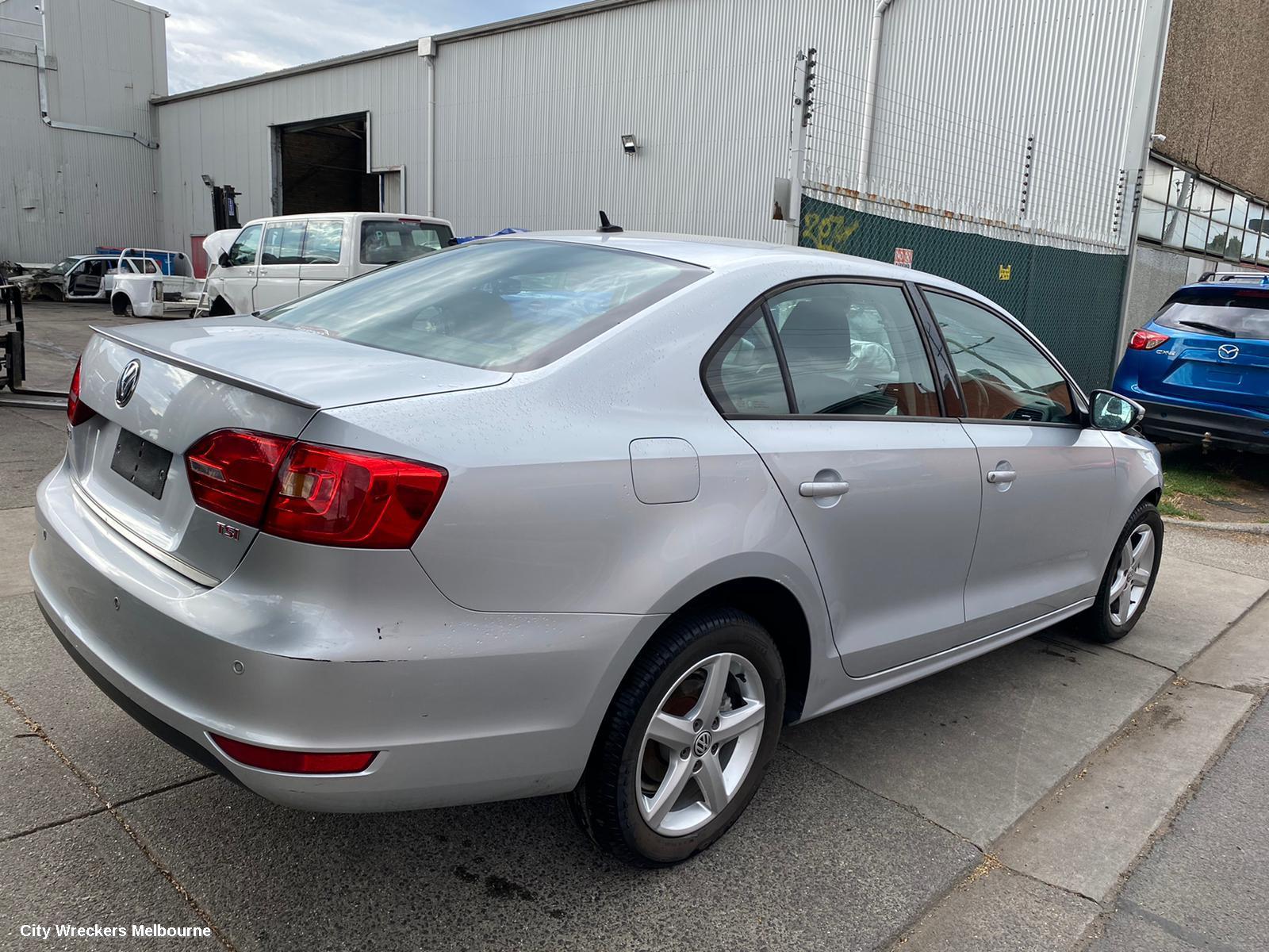 VOLKSWAGEN JETTA RIGHT FRONT DOOR, 1B, 02/2011 - 12/2017 - Image 3