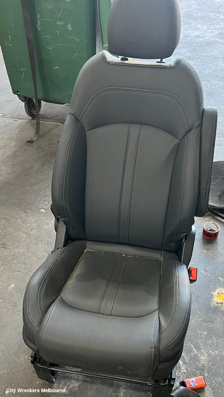 LDV G10 FRONT SEAT, LH FRONT, SV7C, VAN, LEATHER, 04/2015 ONWARDS - Image 2
