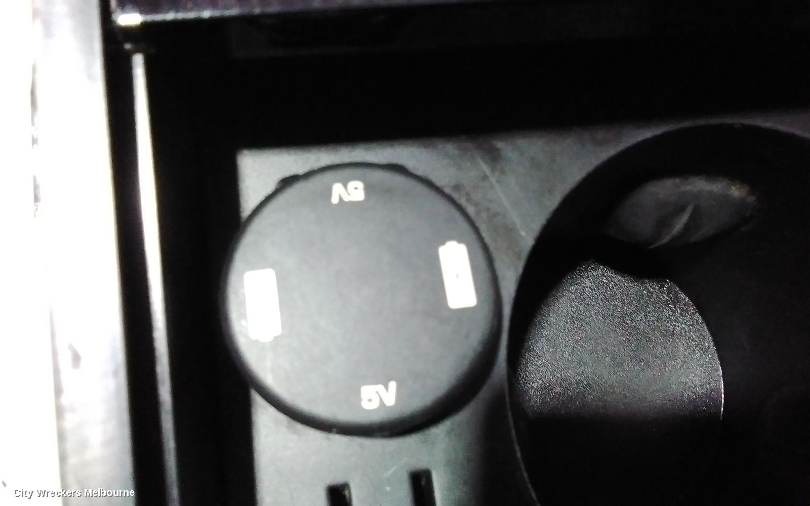LAND ROVER DISCOVERY SPORT, L550, 01/2015 ONWARDS, CUP HOLDER: 82765 - Image 3