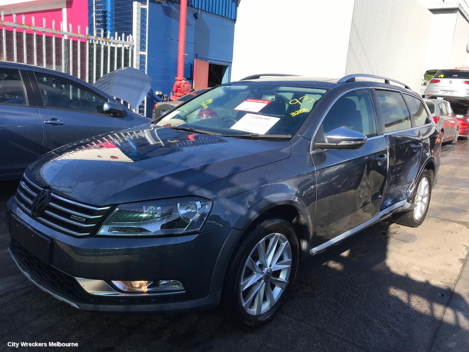 VOLKSWAGEN PASSAT REAR GARNISH, TAILGATE LAMP (LH SIDE), NON LED TYPE, 3C/MK6 B7, WAGON, 09/2010 - 05/2015 - Image 2