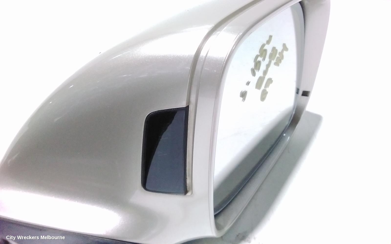 AUDI Q7 RIGHT DOOR MIRROR, 4L, POWER FOLD, W/ INDICATOR, NON MEMORY & NO LANE CHANGE ASSIST TYPE, 09/2006 - 09/2009 - Image 2