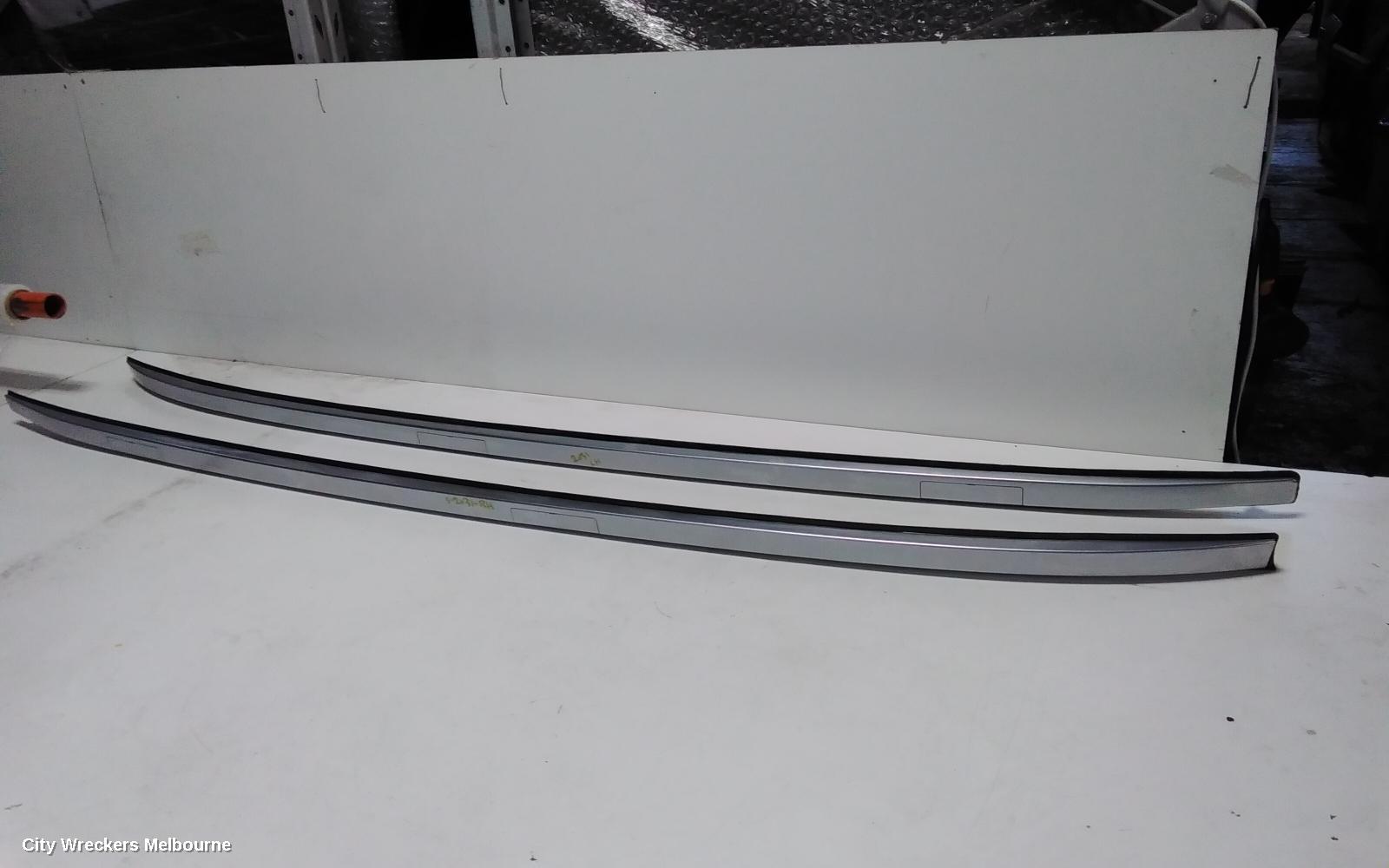 TOYOTA KLUGER ROOF RAIL - Image 2