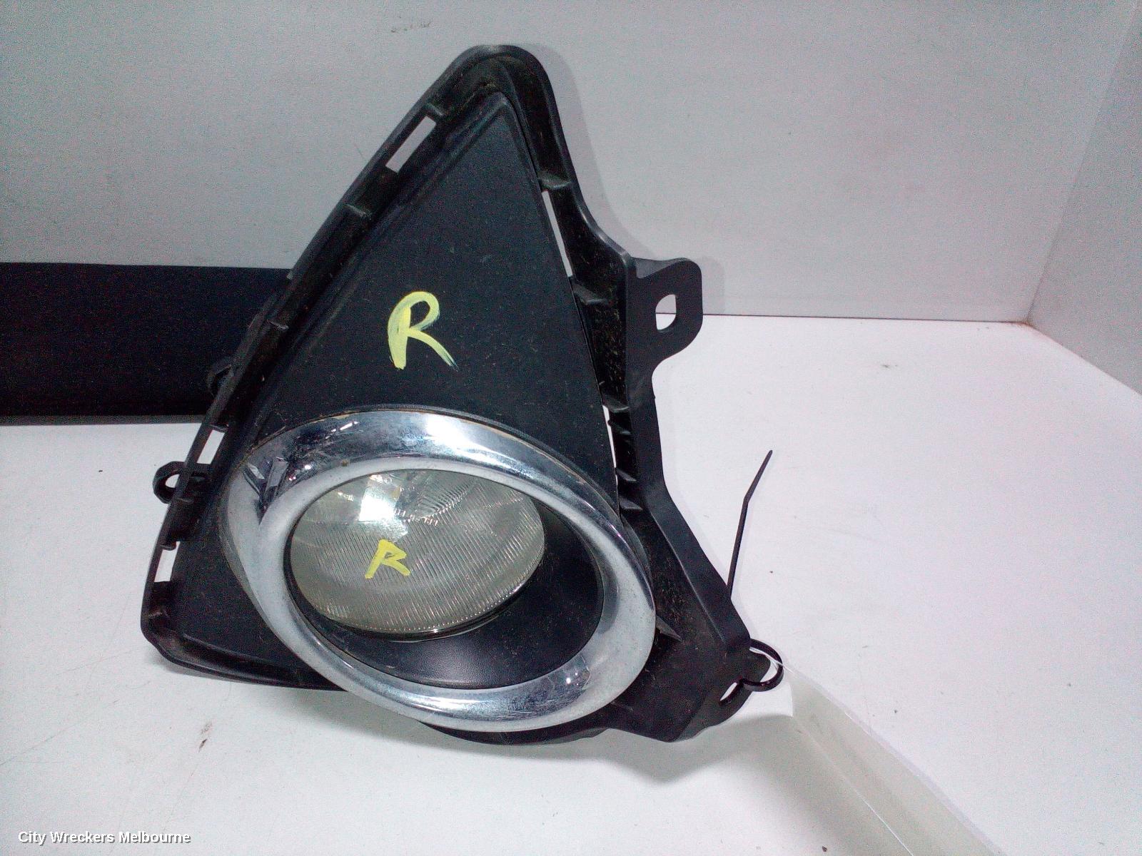 TOYOTA COROLLA RIGHT INDICATOR/FOG/SIDE, BUMPER FOGLAMP, ZRE182R, HATCH, 10/2012 - 03/2015 - Image 2